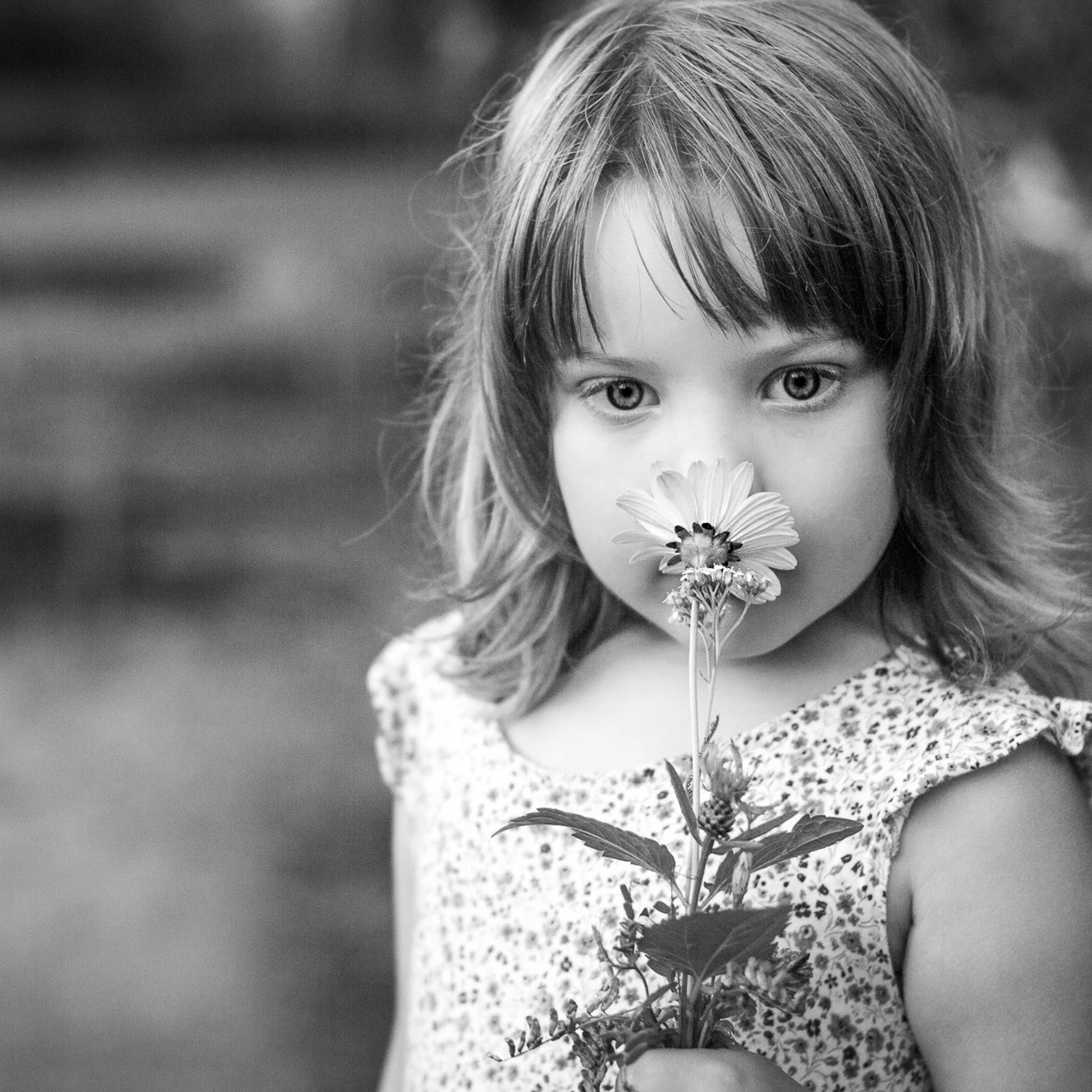 Маленькая жительница Швеции в гостях у бабушки