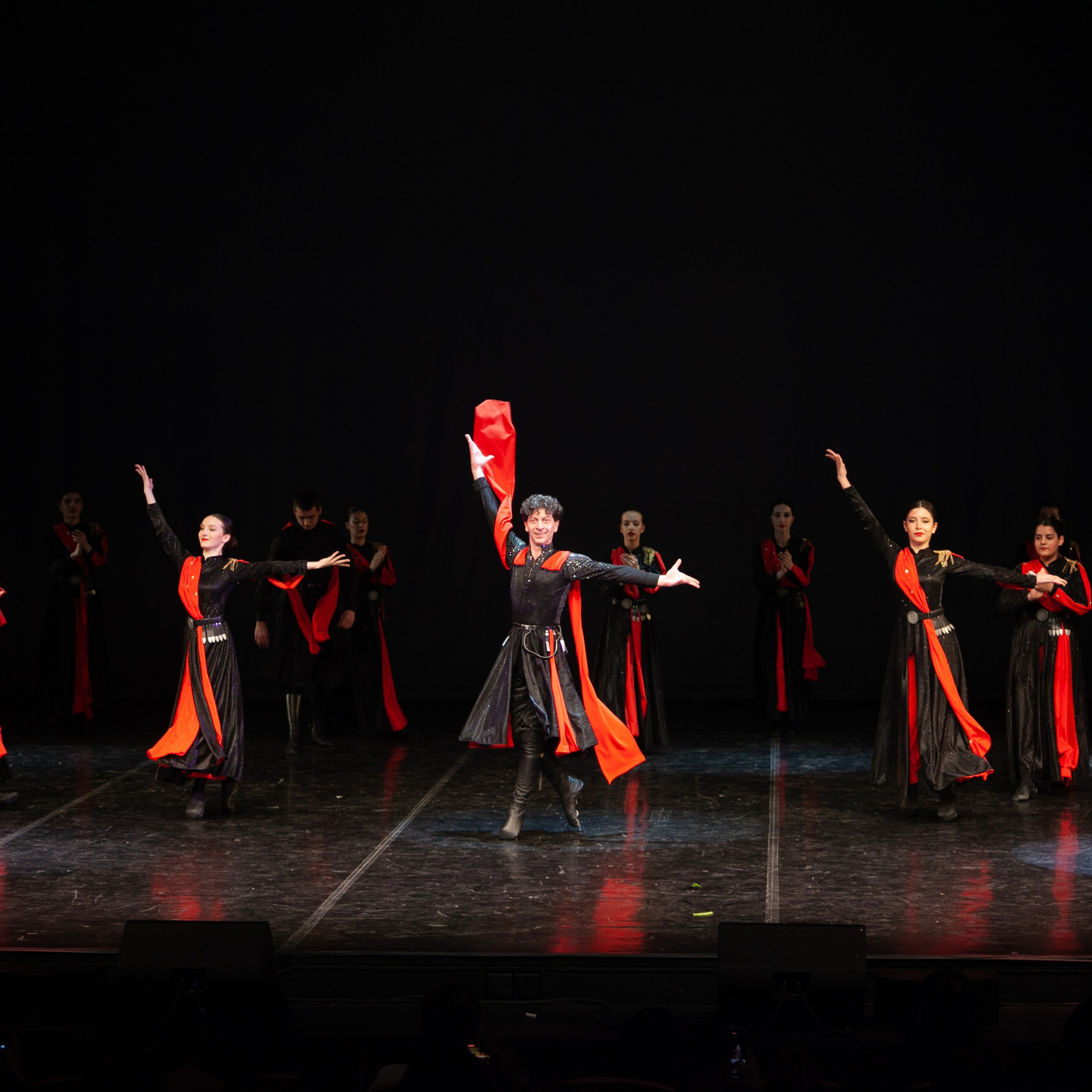 Концерт, грузинские танцы