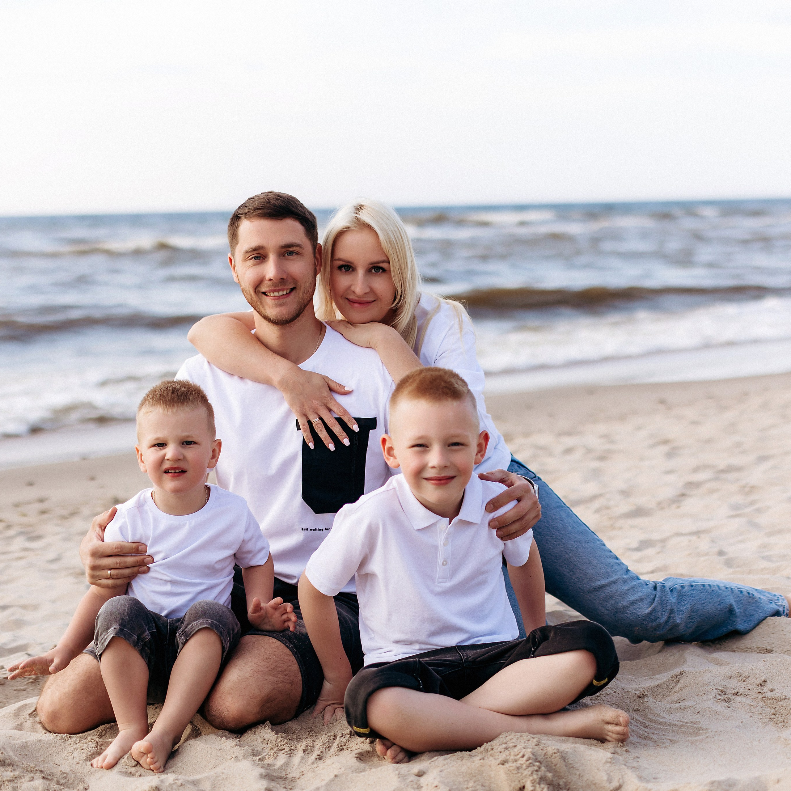 Карина и семья.Куршская коса.