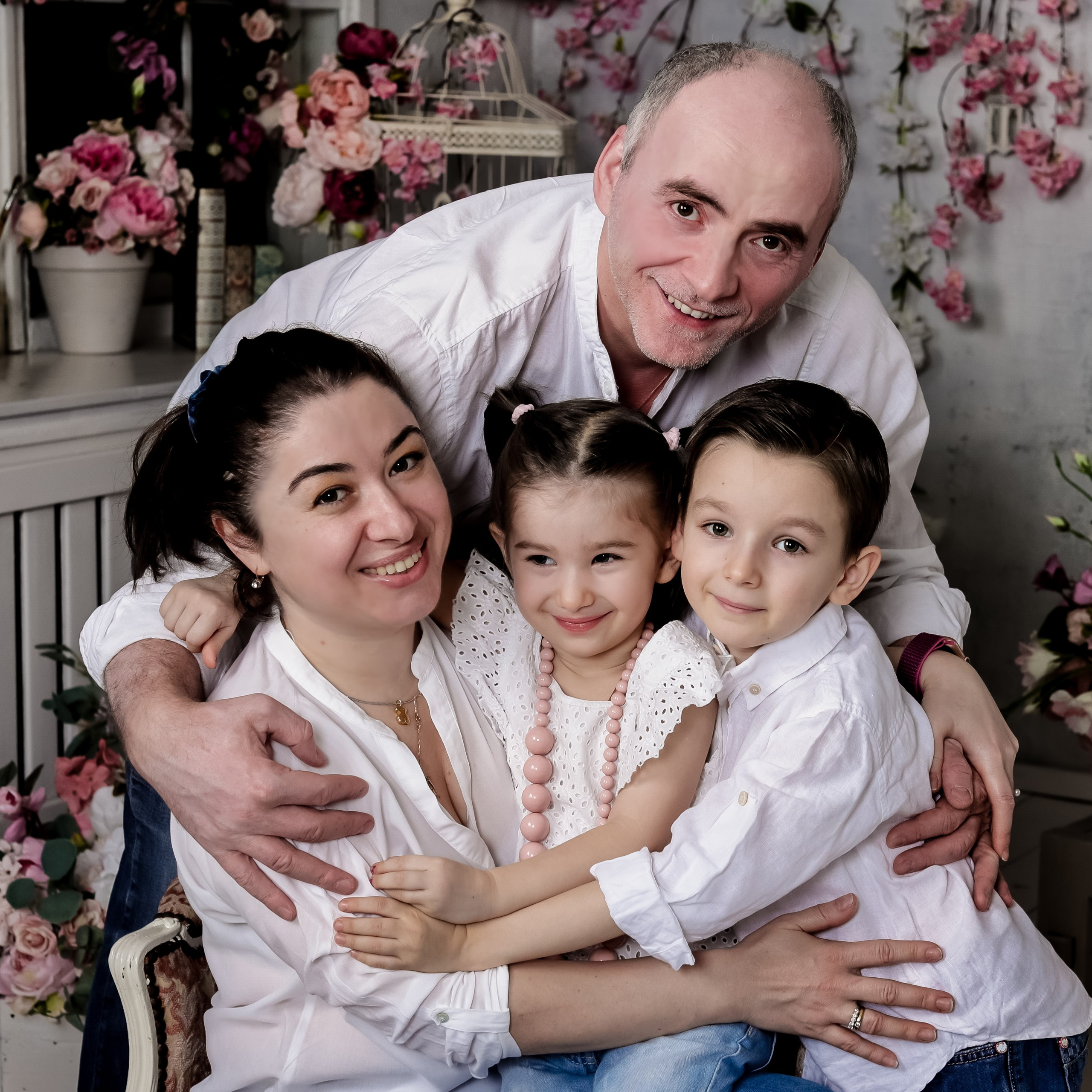 Тея и её семья. Забота и нежность девиз этой семьи. Семейный и детский фотограф Москва Елена Екимова 8926-895-38-86