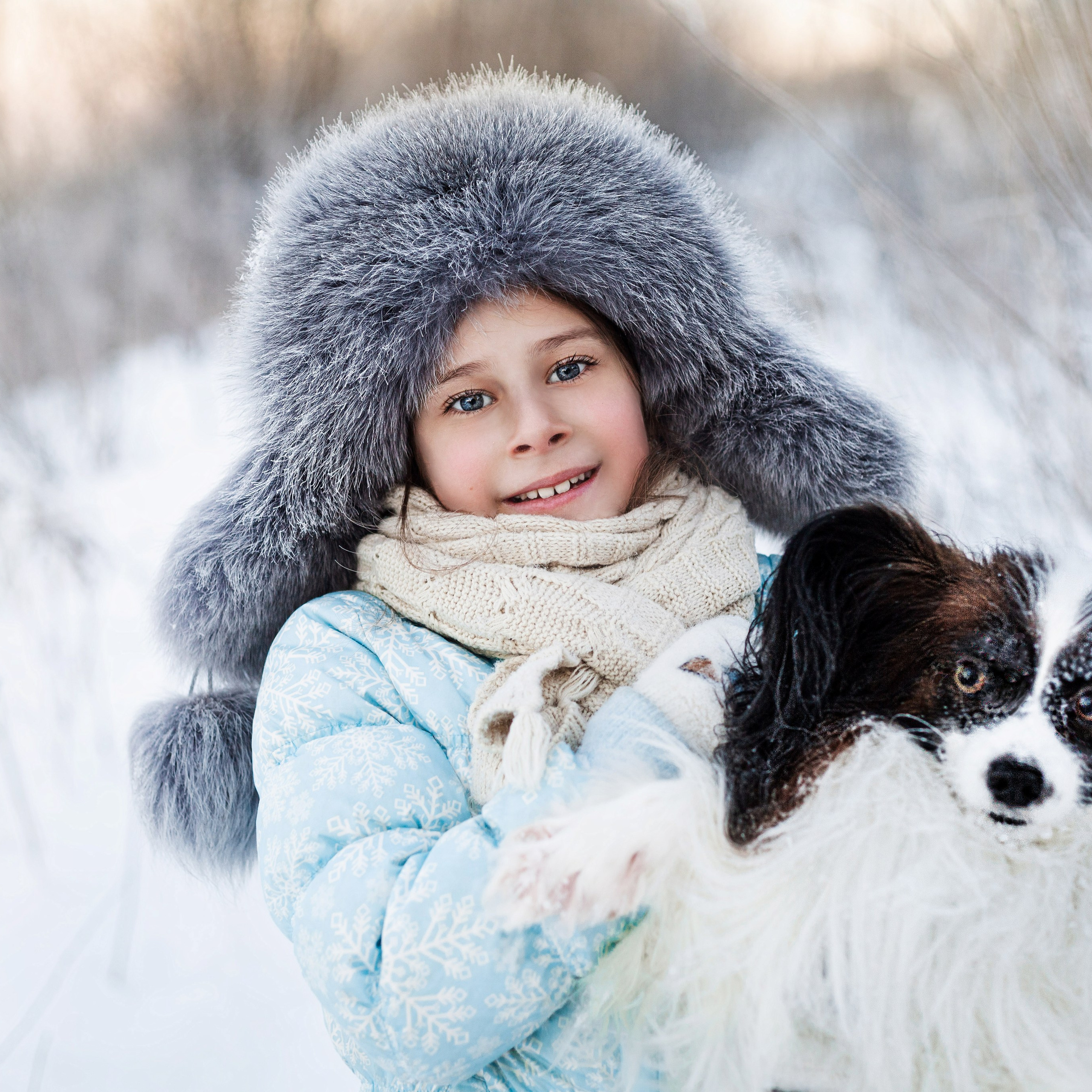 Зимняя прогулка с собакой. Детская фотосессия