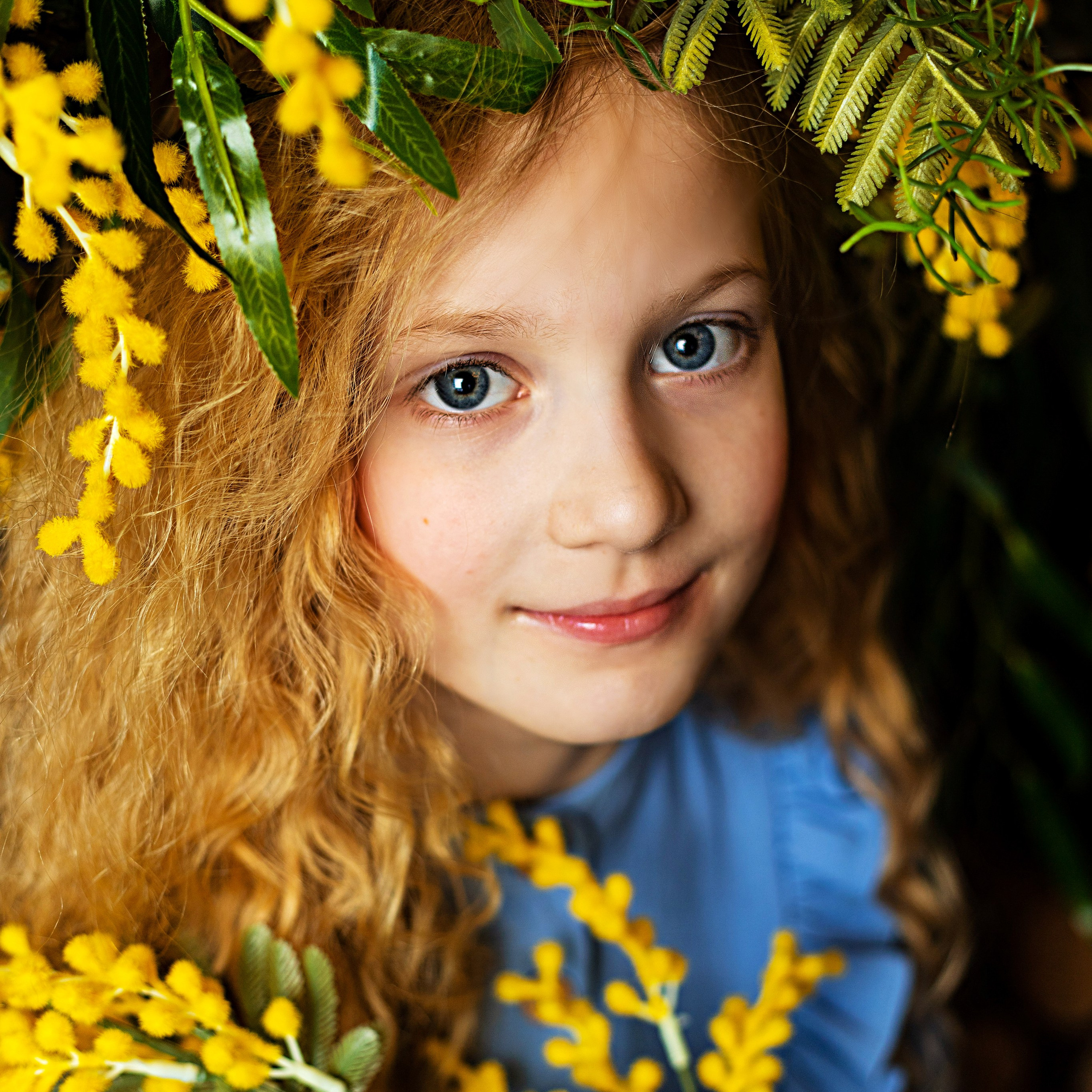 Алиса с сестренкой. Детская фотосессия в студии с мимозой