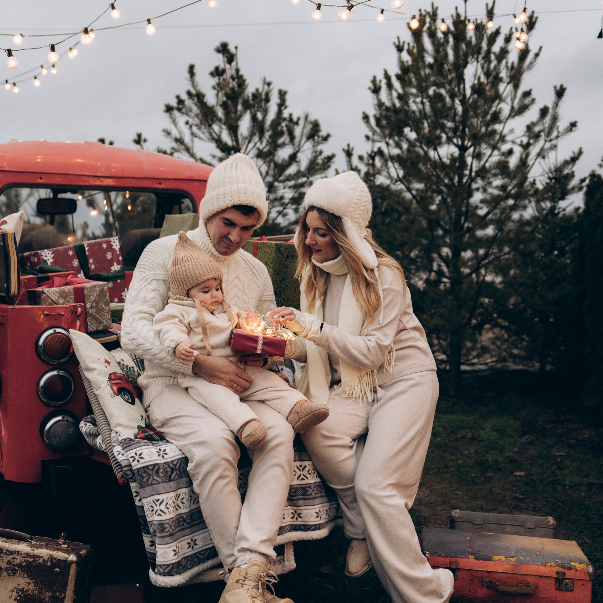 Семейная новогодняя фотосессия в Леона даче