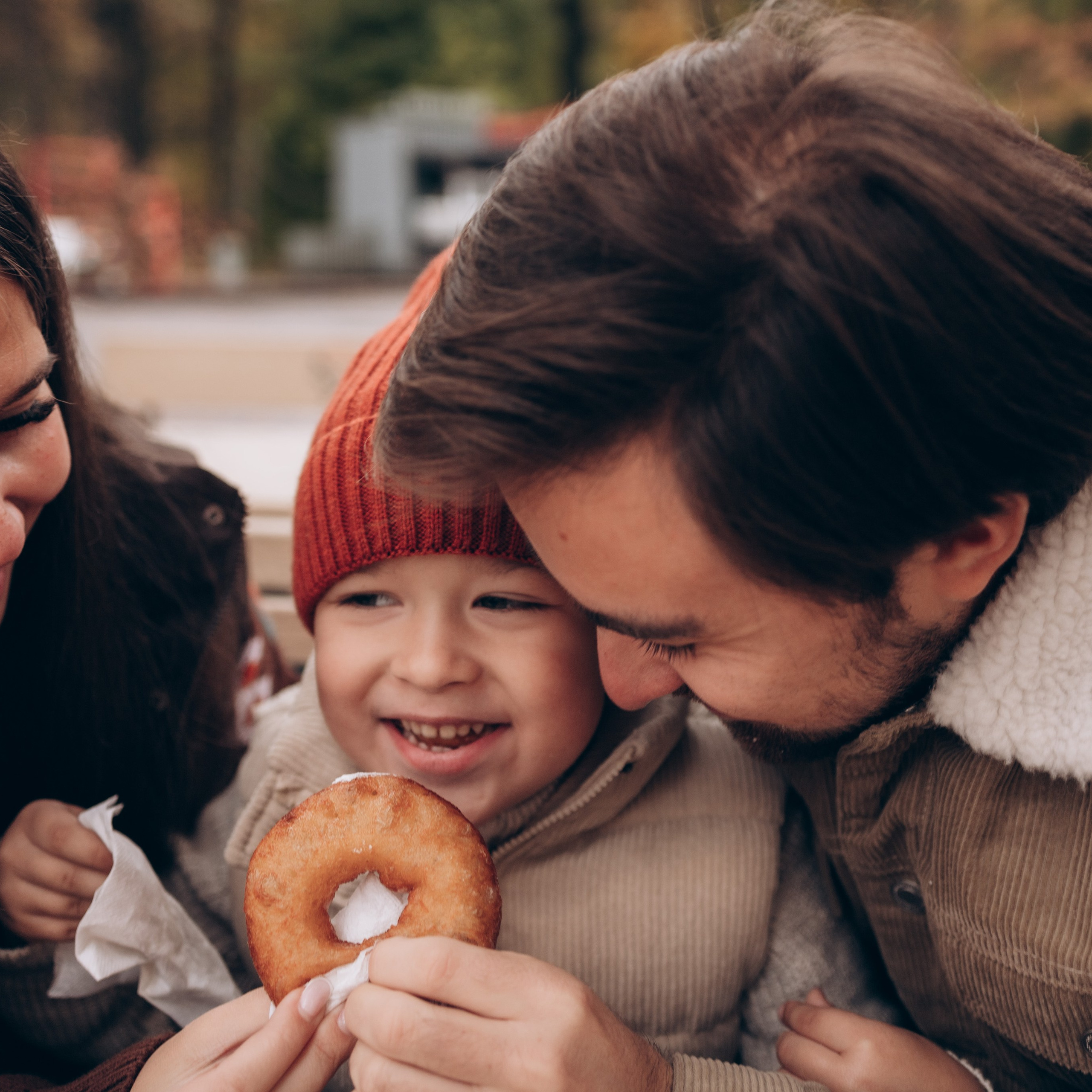 Осенняя семейная фотосессия в парке ЦПКиО им. Кирова на Елагином острове