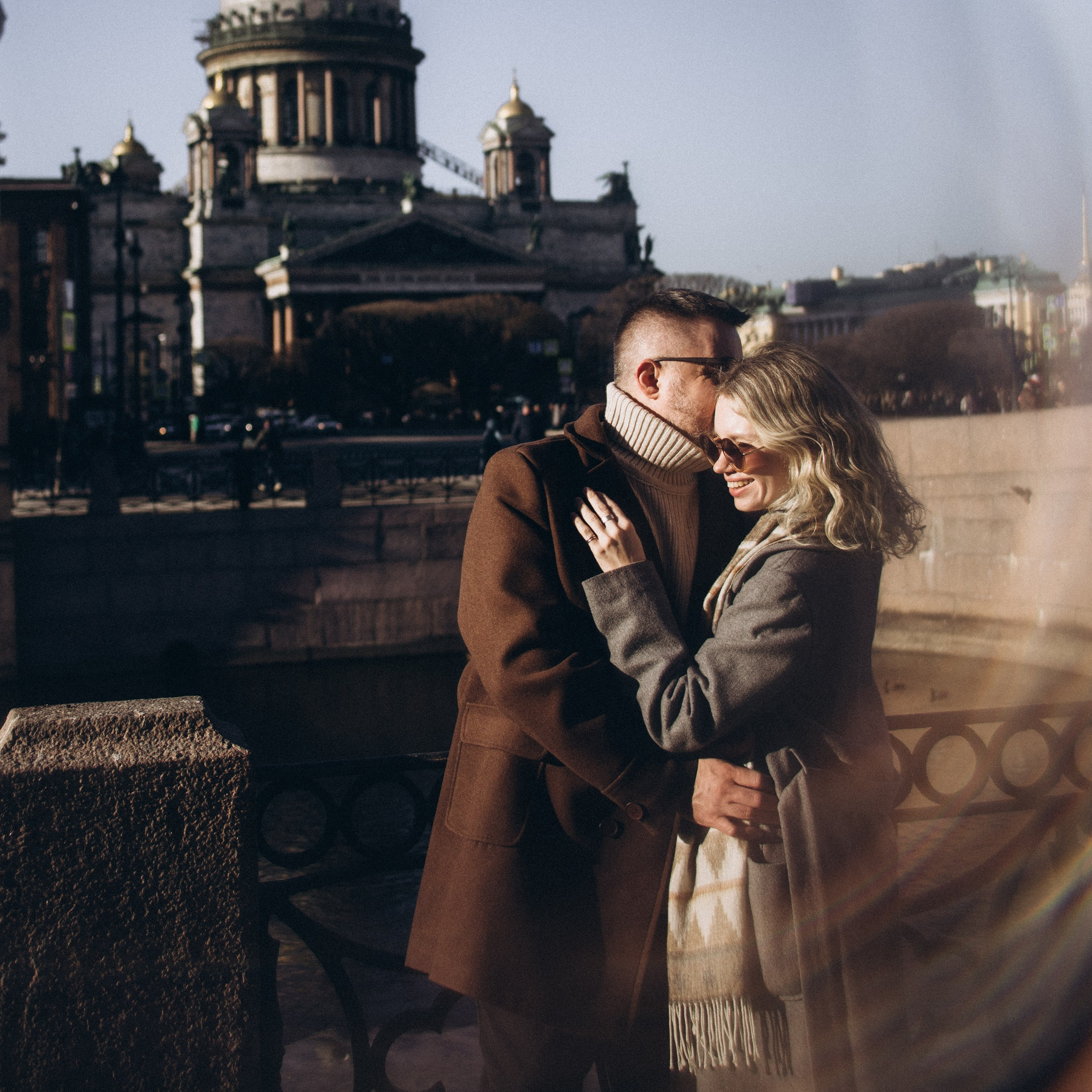 Съёмка lovestory рядом с Исаакиевским собором. Прогулочная фотосессия в Санкт-Петербурге
