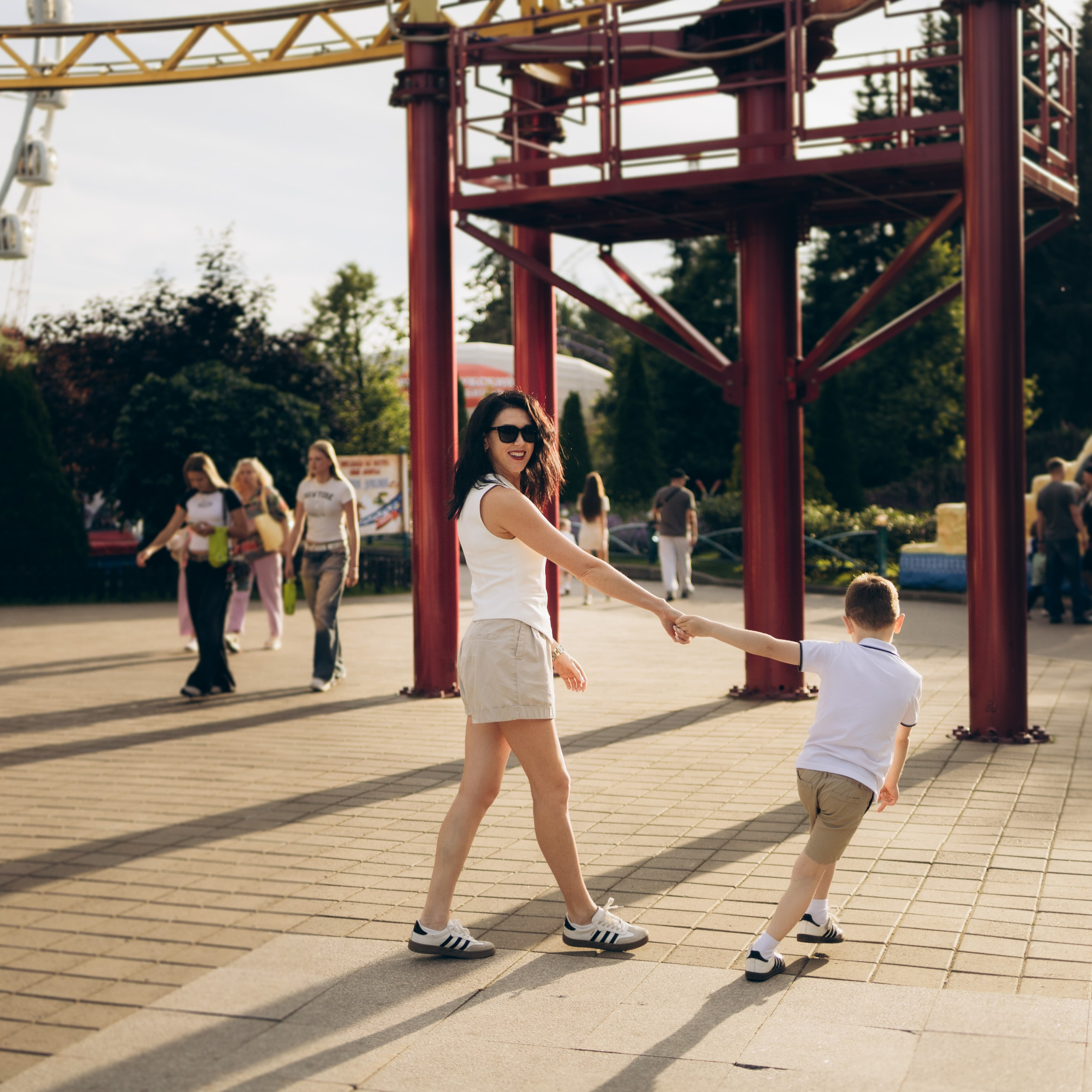 Летняя фотосессия в парке Диво остров. Фотосессия мама с сыном