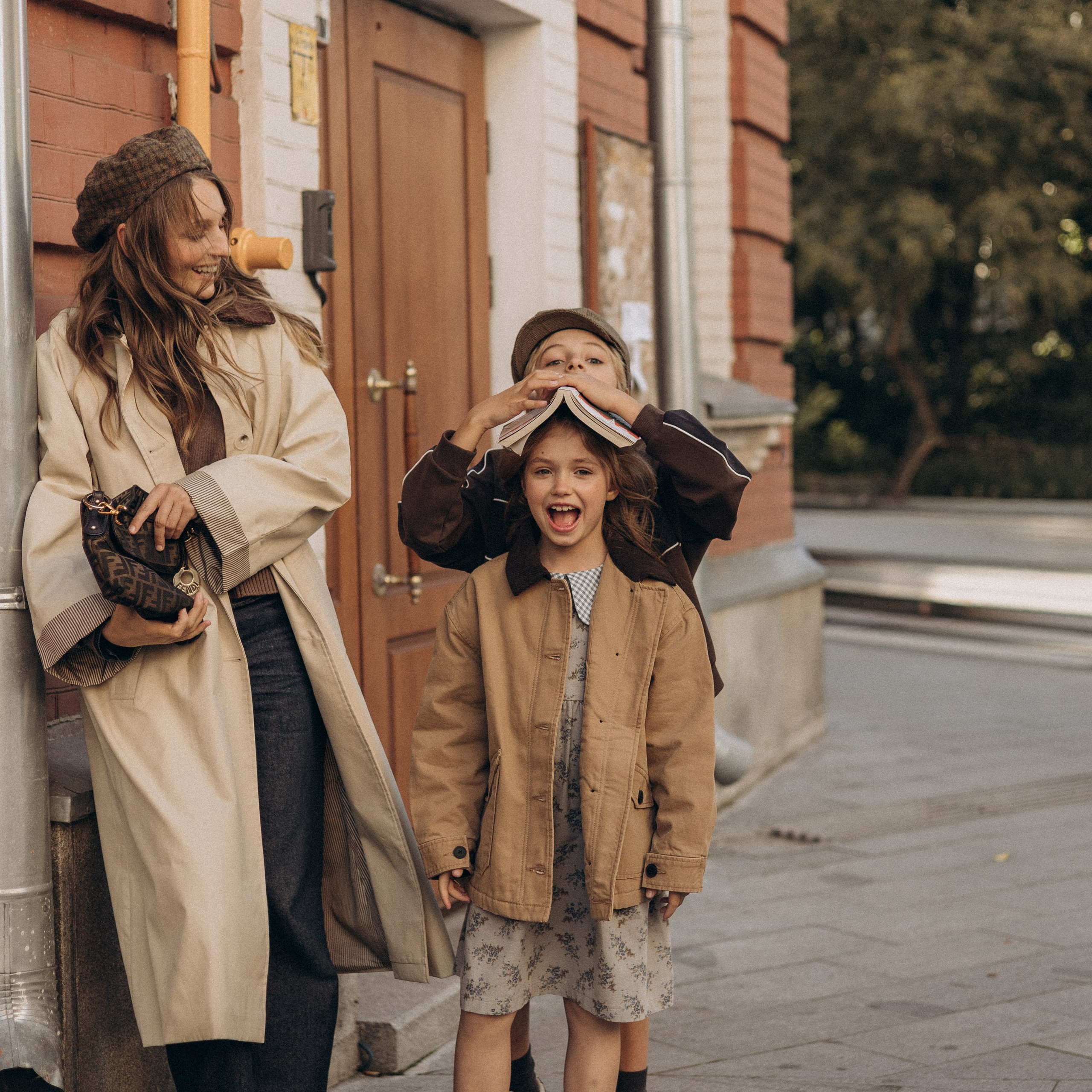 Лена, Эрика и Лев