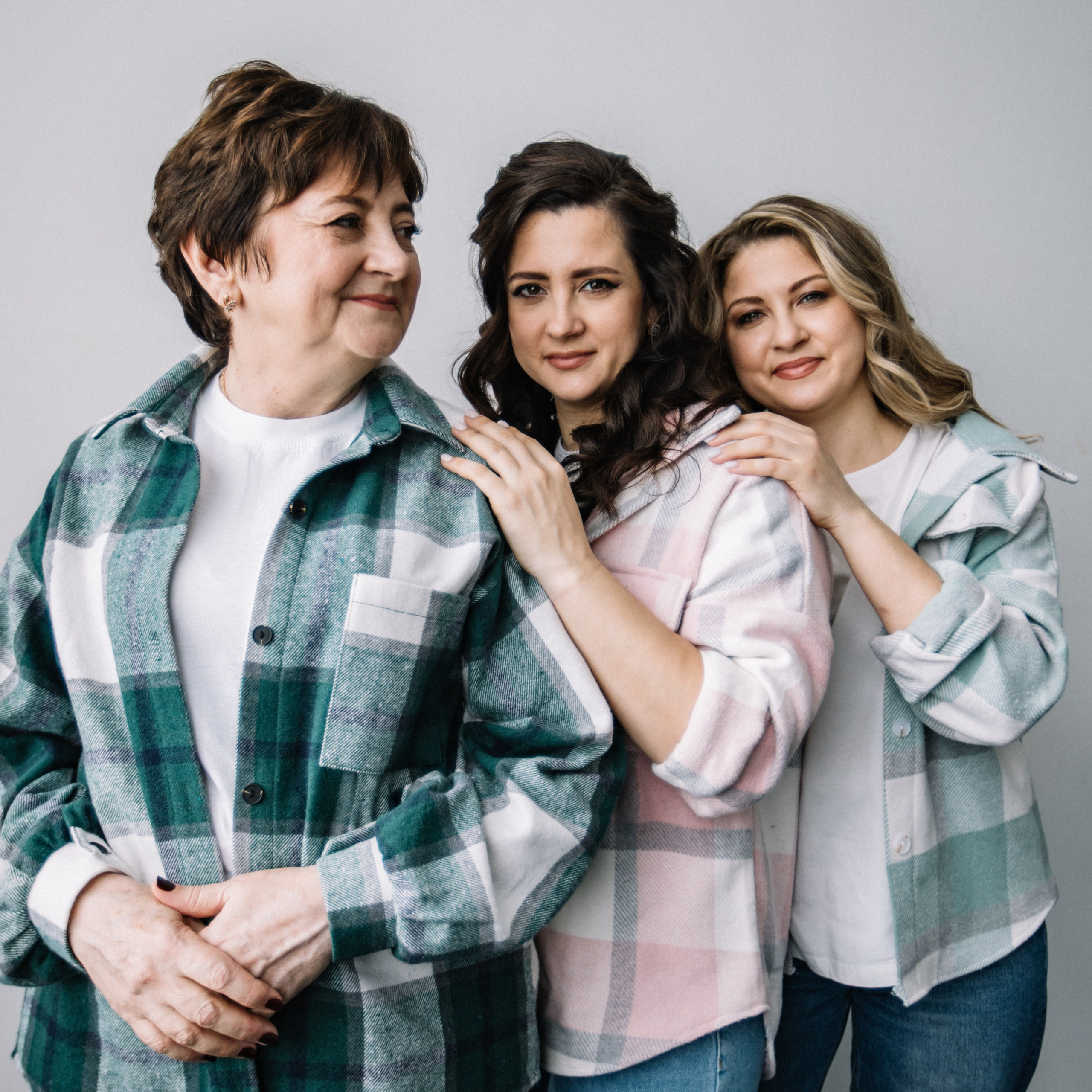 Настя, Маша и Мама