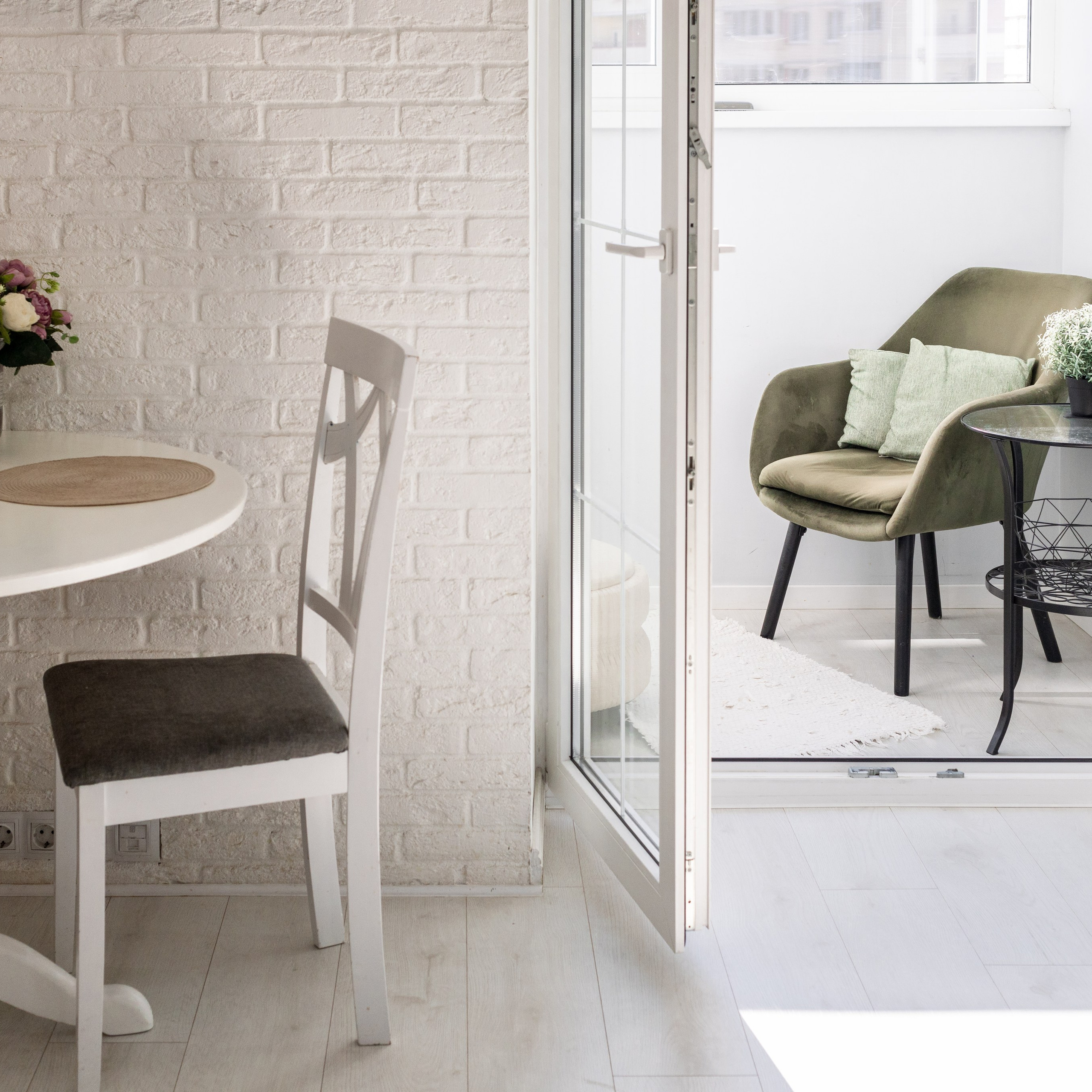 Трёхкомнатная персиковая