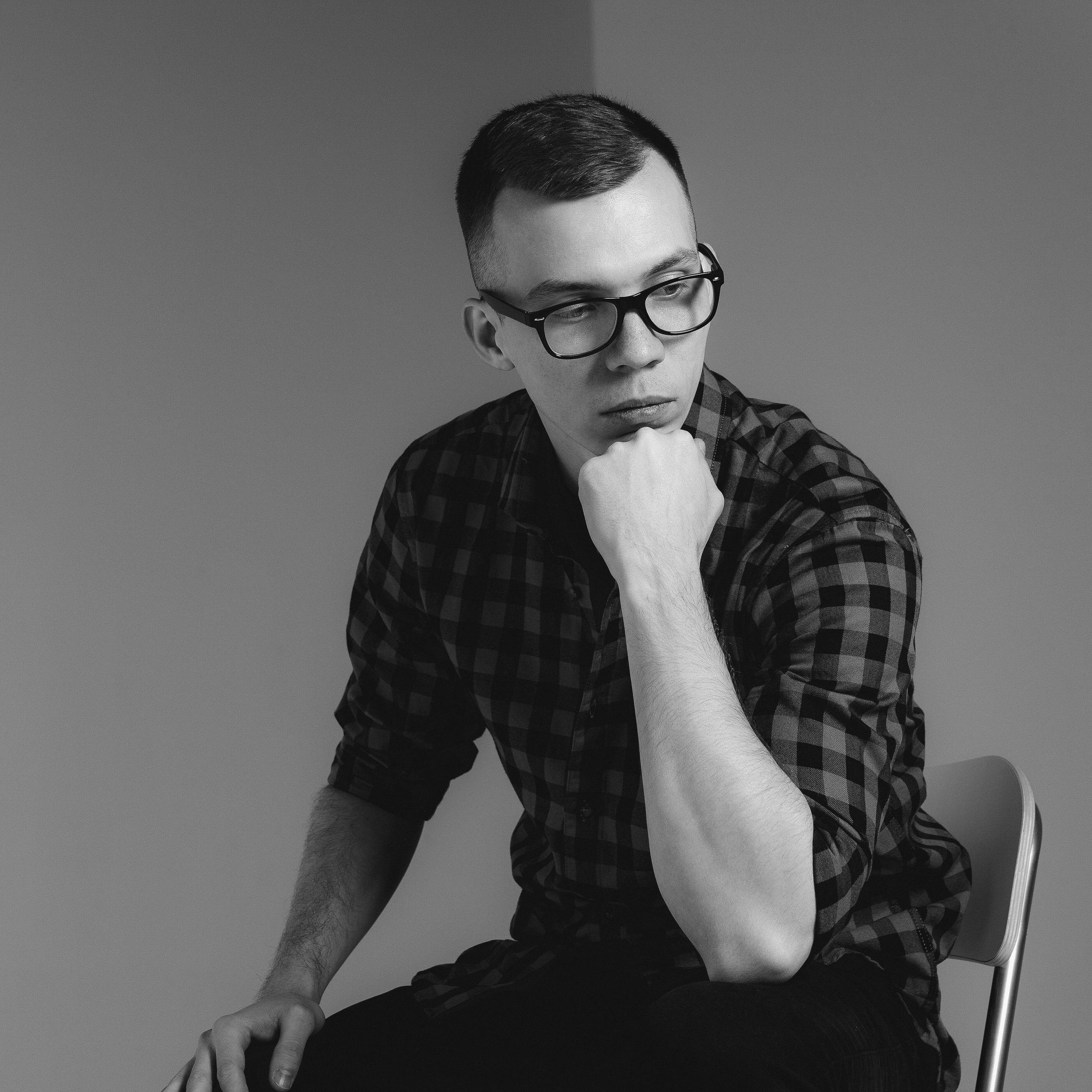 Черно-белая фотосессия в стиле минимализм