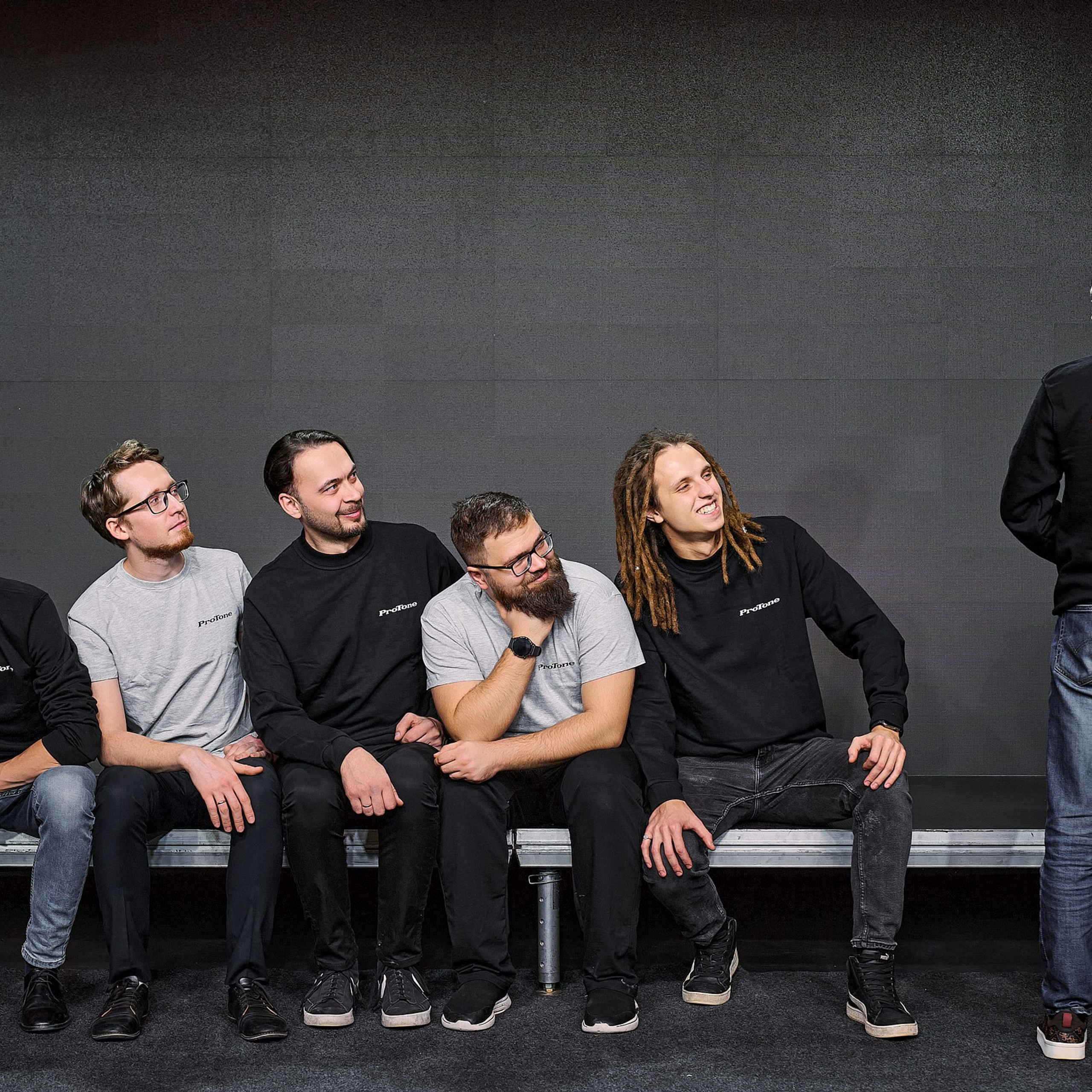 Команда Изи-Шоу (На белом фоне и в рабочей обстановке). Профессиональный фотограф в Екатеринбурге Константин Зарипов