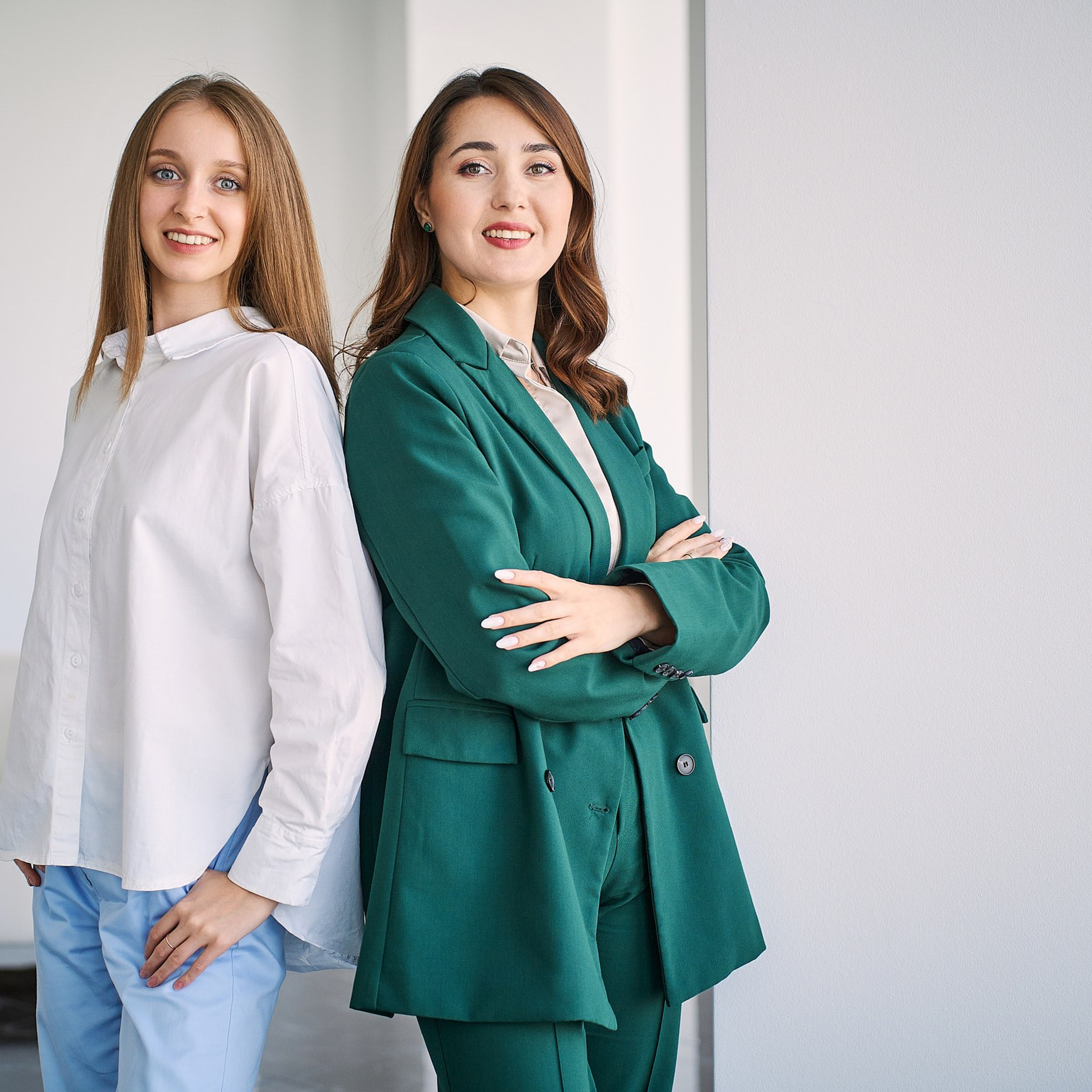 Группа компаний Априори (Портреты на белом фоне и в интерьерах + командные фото). Профессиональный фотограф в Екатеринбурге Константин Зарипов