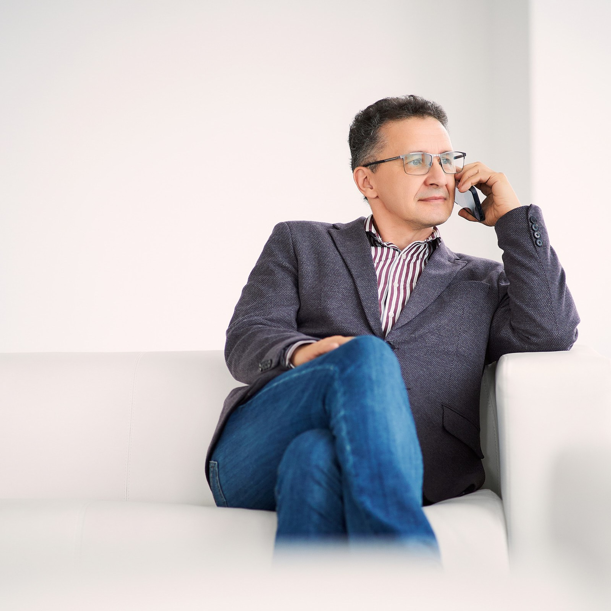 Группа компаний Априори (Портреты на белом фоне и в интерьерах + командные фото). Профессиональный фотограф в Екатеринбурге Константин Зарипов