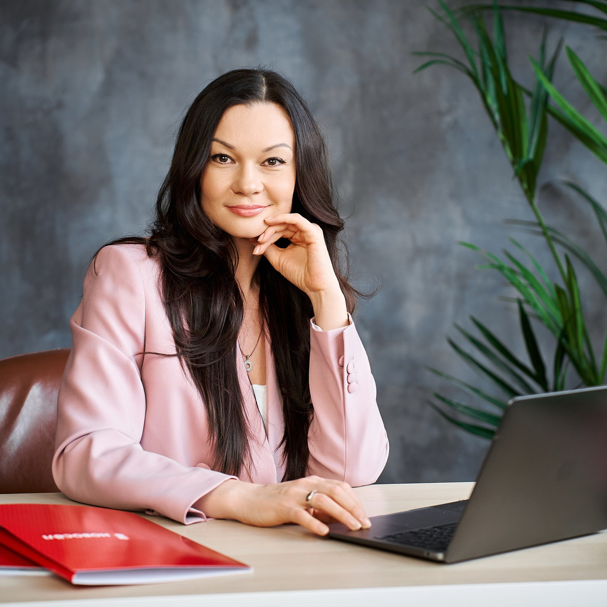 Агентство недвижимости Новосел (Сотрудники в студии). Профессиональный фотограф в Екатеринбурге Константин Зарипов