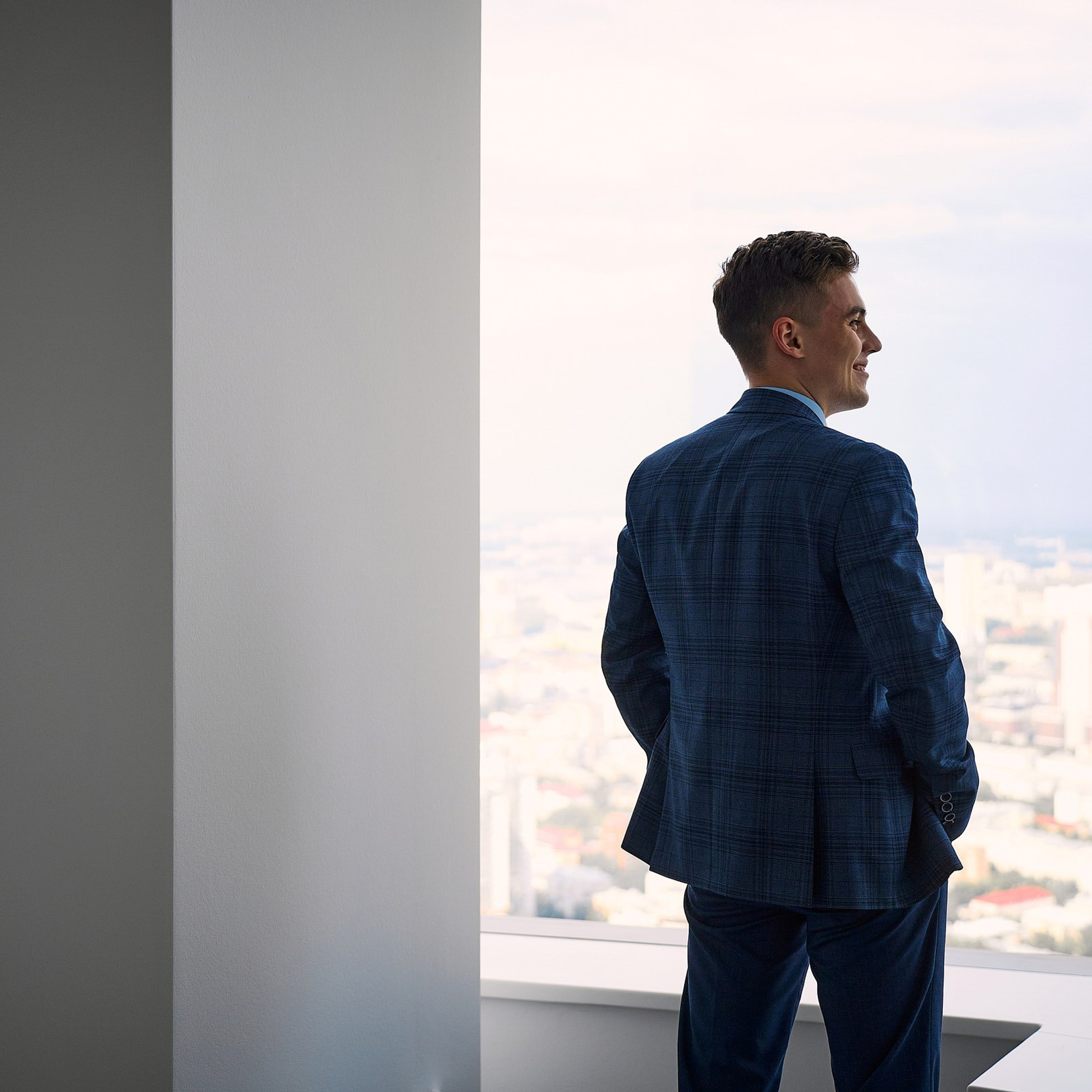 Группа компаний Априори (Портреты на белом фоне и в интерьерах + командные фото). Профессиональный фотограф в Екатеринбурге Константин Зарипов