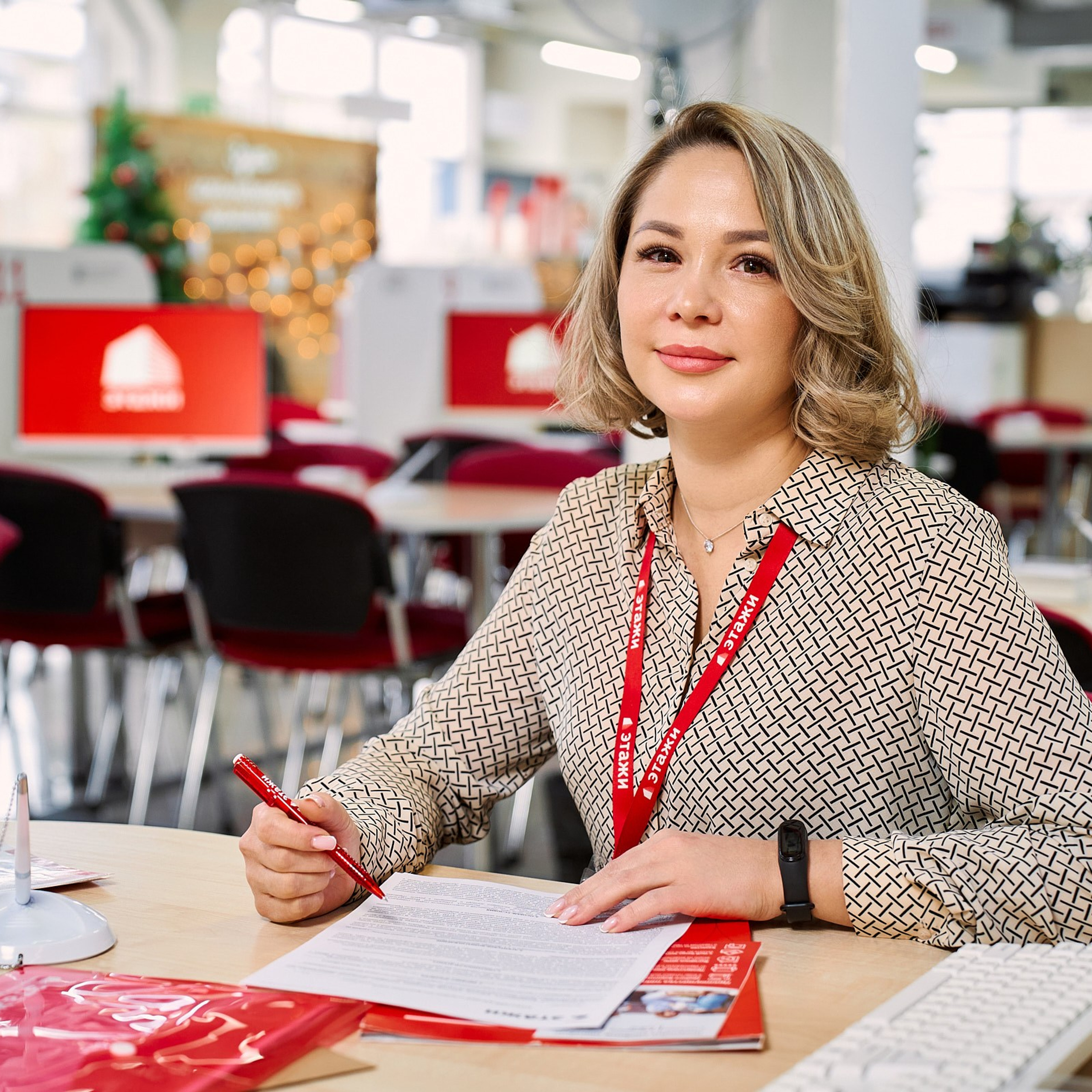 Агентство недвижимости Этажи (Сотрудники в интерьерах офиса или студии). Профессиональный фотограф в Екатеринбурге Константин Зарипов