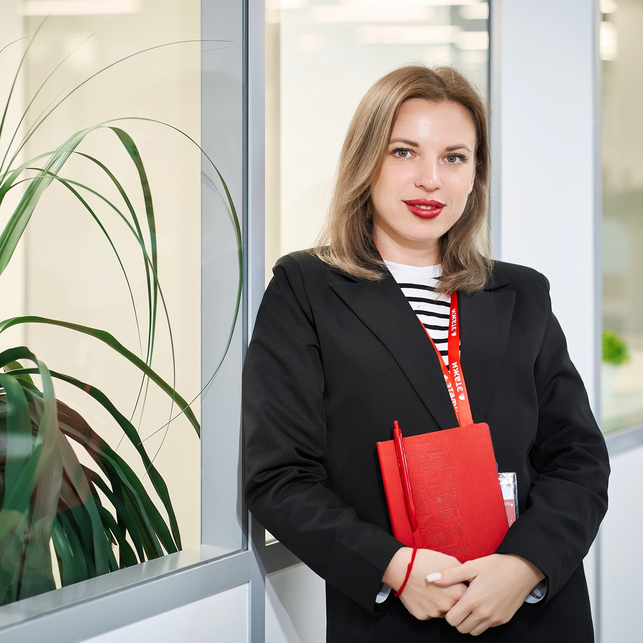 Агентство недвижимости Этажи (Сотрудники в интерьерах офиса или студии). Профессиональный фотограф в Екатеринбурге Константин Зарипов