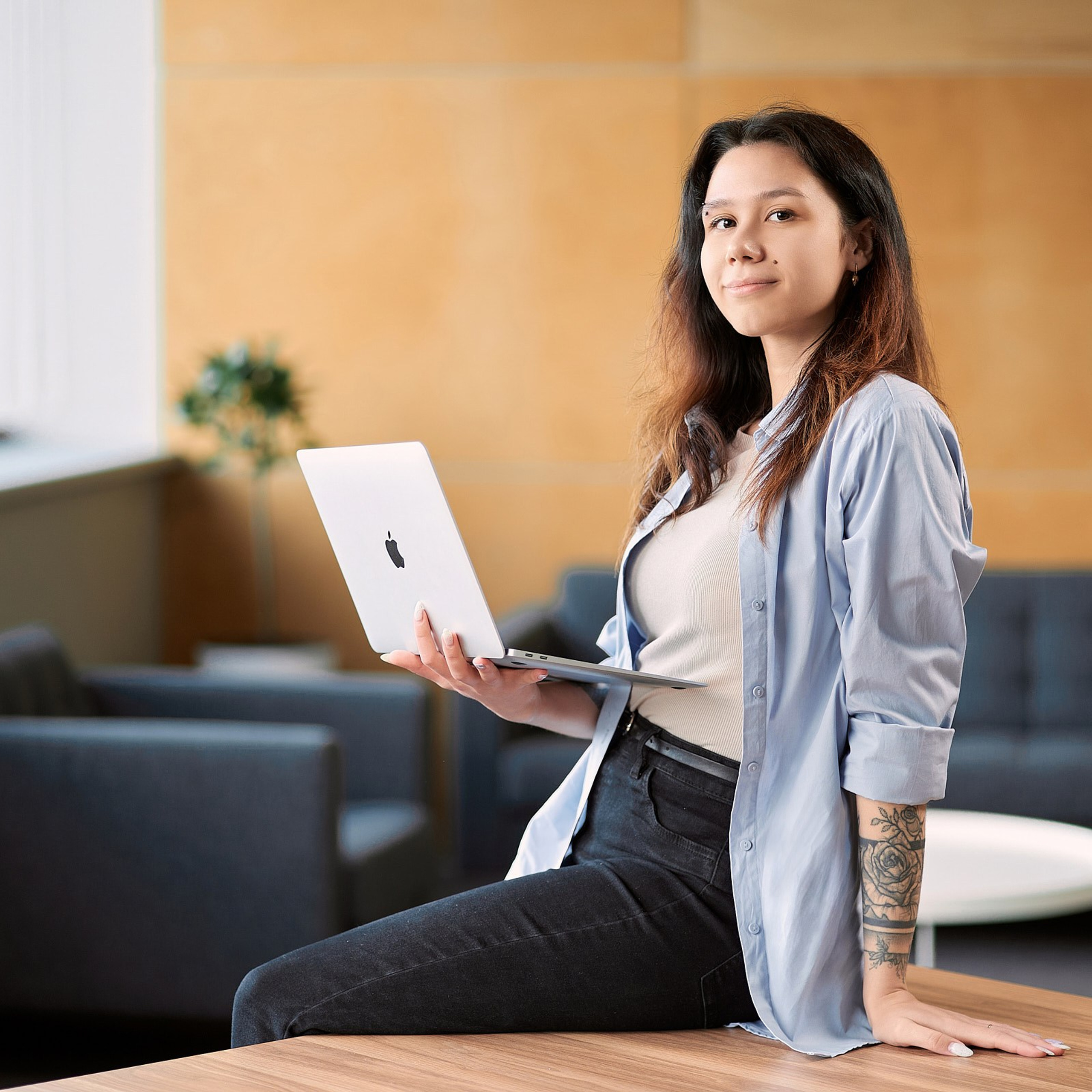 СКБ-контур (портреты в интерьерах офиса и на белом фоне). Профессиональный фотограф в Екатеринбурге Константин Зарипов