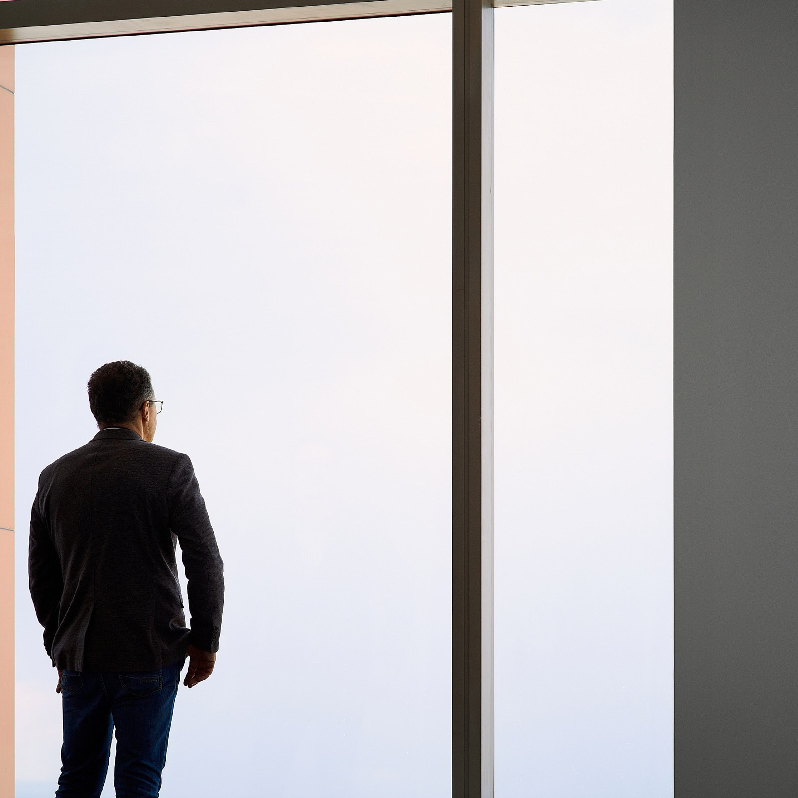 Группа компаний Априори (Портреты на белом фоне и в интерьерах + командные фото). Профессиональный фотограф в Екатеринбурге Константин Зарипов