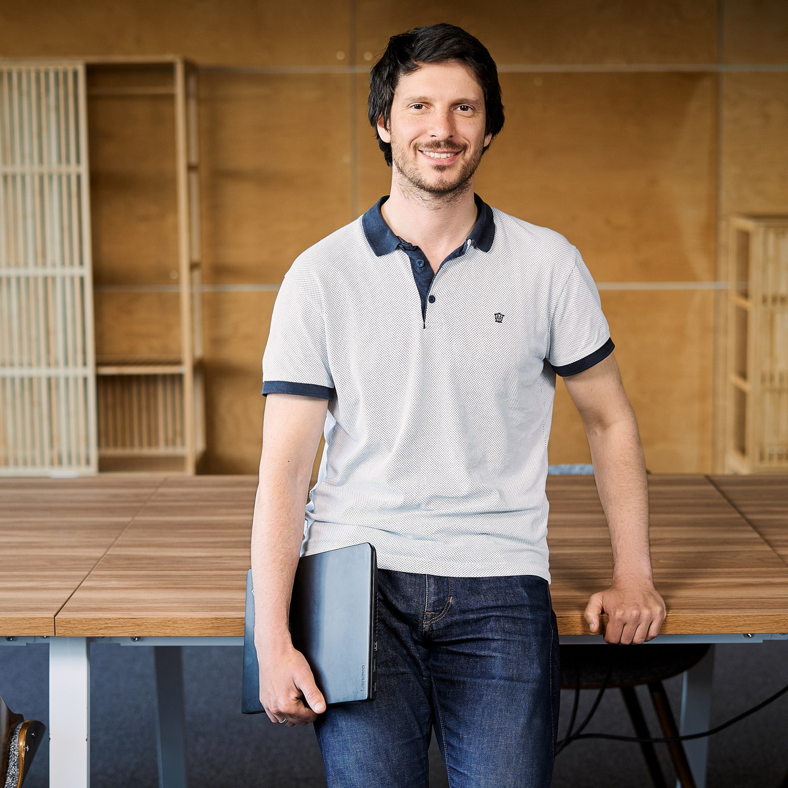 СКБ-контур (портреты в интерьерах офиса и на белом фоне). Профессиональный фотограф в Екатеринбурге Константин Зарипов