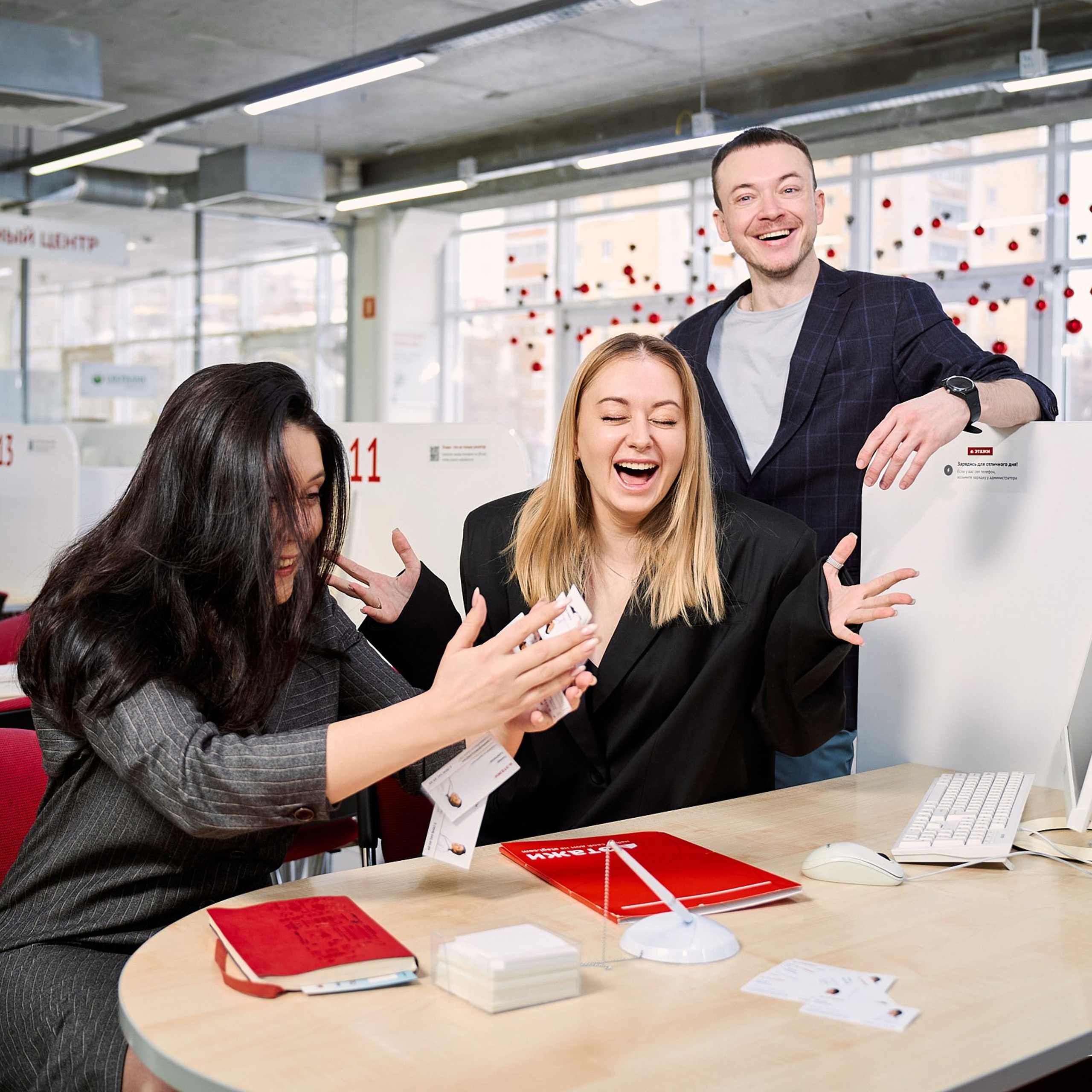 Агентство недвижимости Этажи (Сотрудники в интерьерах офиса или студии). Профессиональный фотограф в Екатеринбурге Константин Зарипов