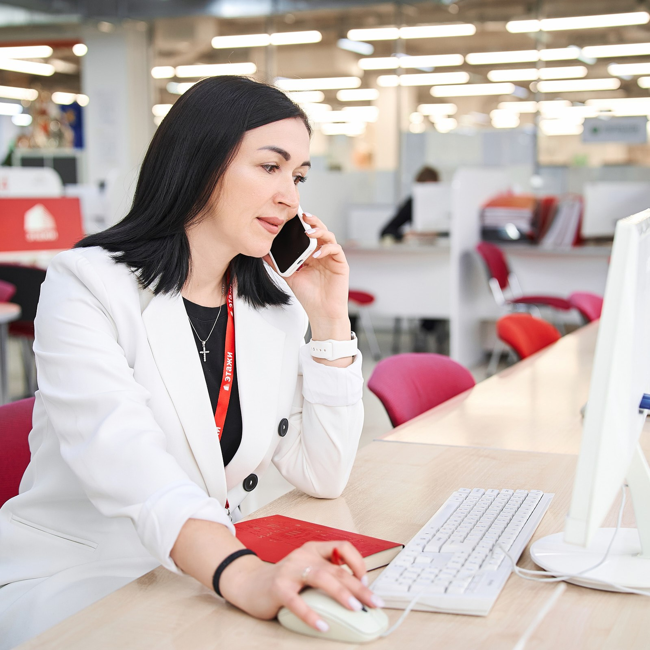 Агентство недвижимости Этажи (Сотрудники в интерьерах офиса или студии). Профессиональный фотограф в Екатеринбурге Константин Зарипов