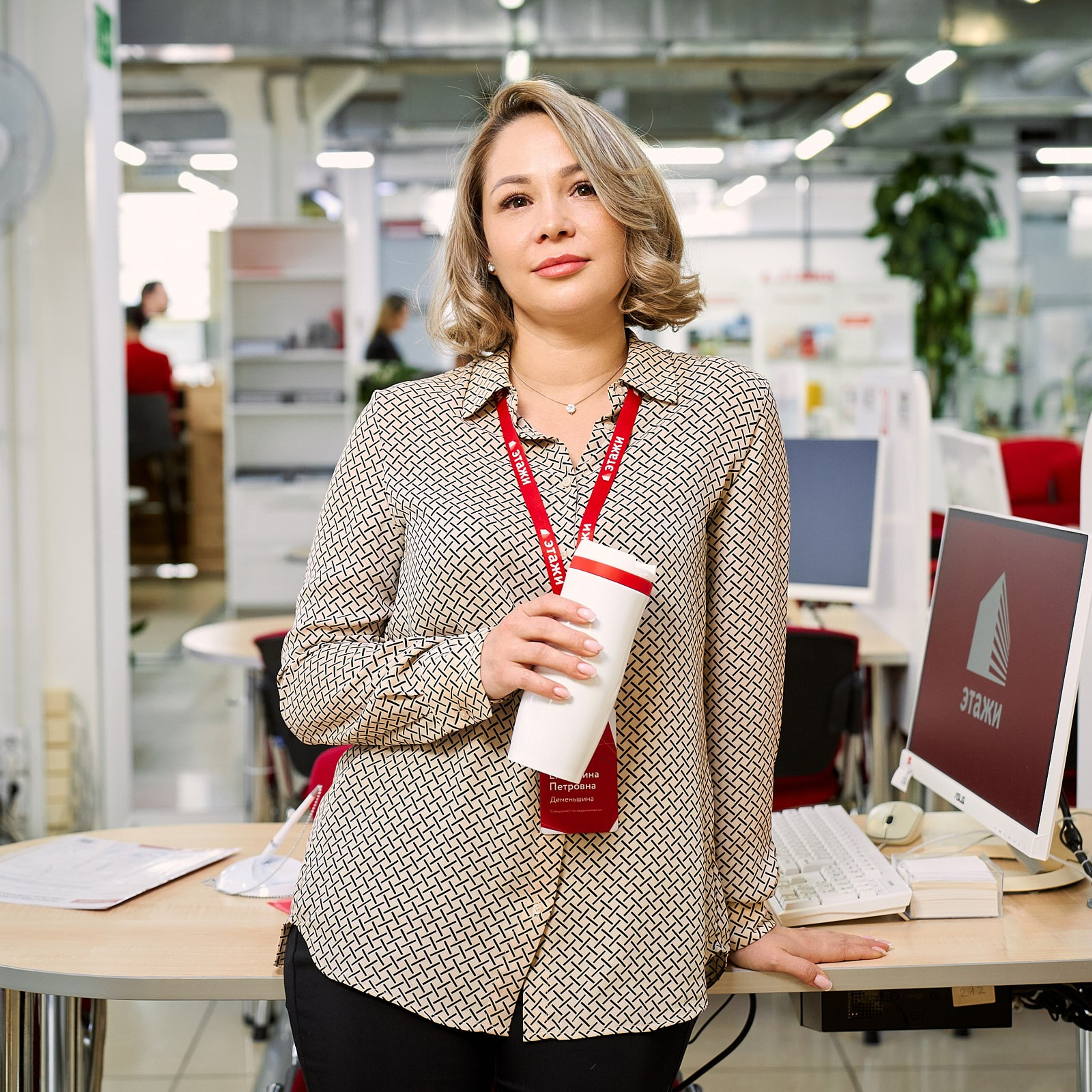 Агентство недвижимости Этажи (Сотрудники в интерьерах офиса или студии). Профессиональный фотограф в Екатеринбурге Константин Зарипов