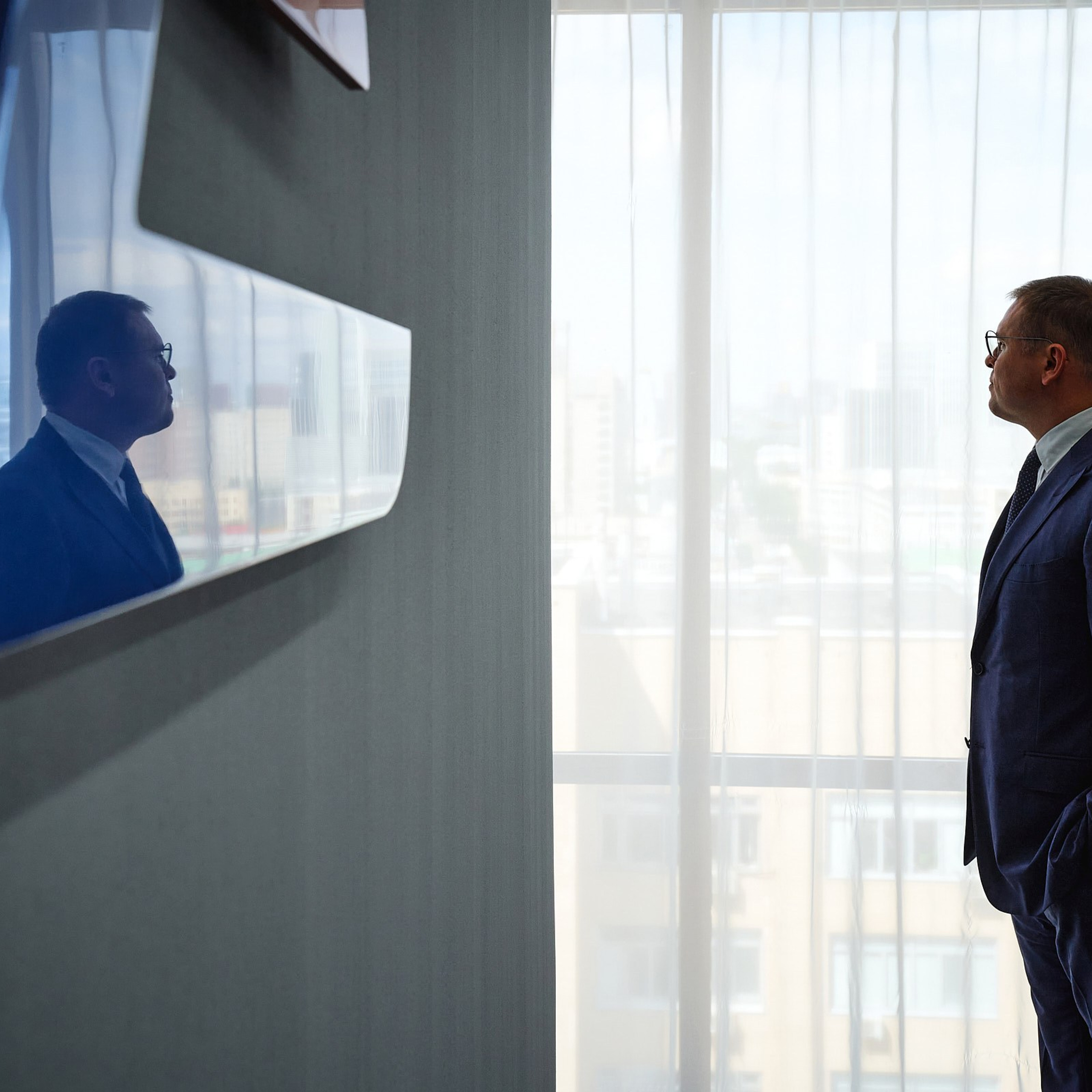 Группа компаний Априори (Портреты на белом фоне и в интерьерах + командные фото). Профессиональный фотограф в Екатеринбурге Константин Зарипов