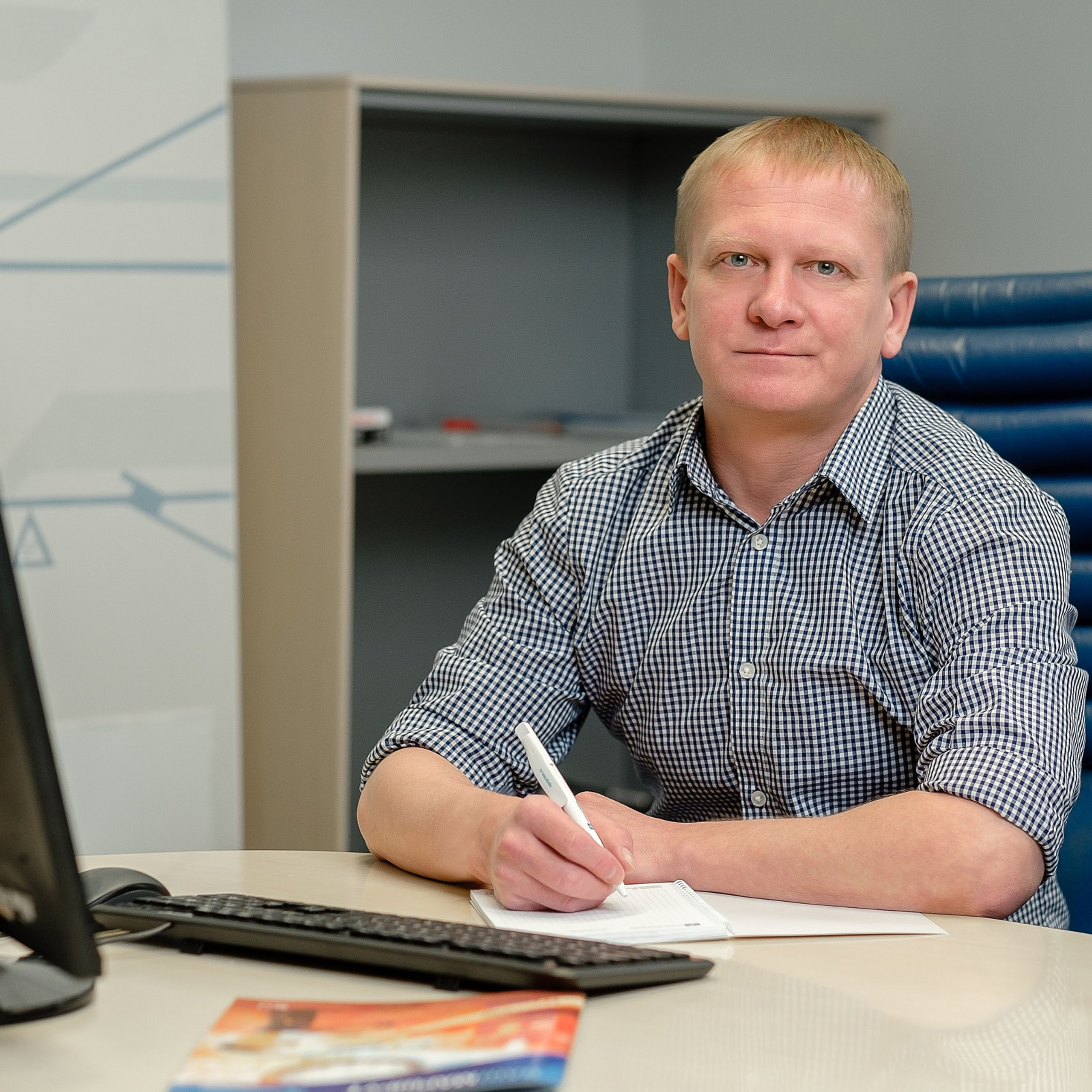 Производственная компания (Сотруднеики в интерьерах офиса). Профессиональный фотограф в Екатеринбурге Константин Зарипов