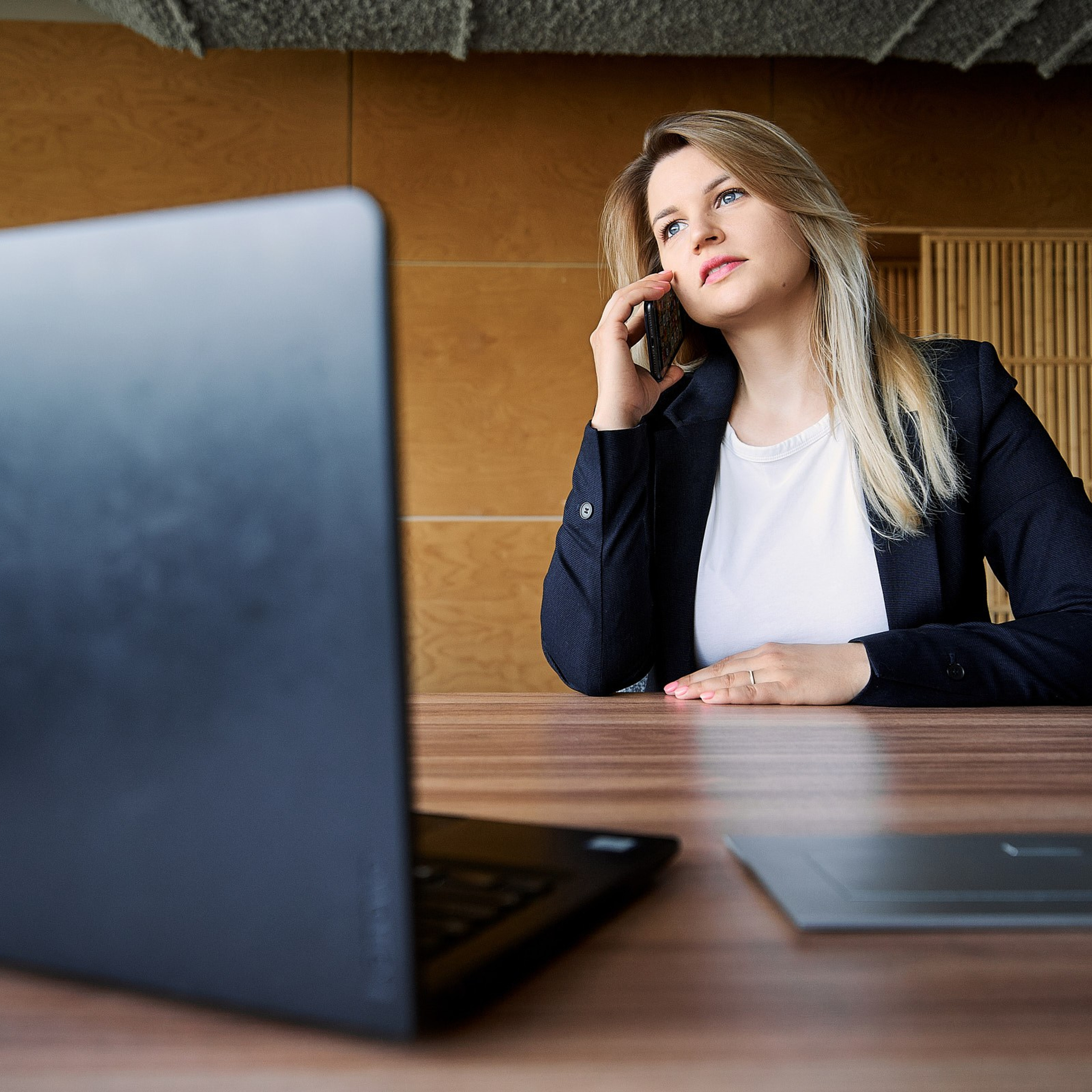 СКБ-контур (портреты в интерьерах офиса и на белом фоне). Профессиональный фотограф в Екатеринбурге Константин Зарипов