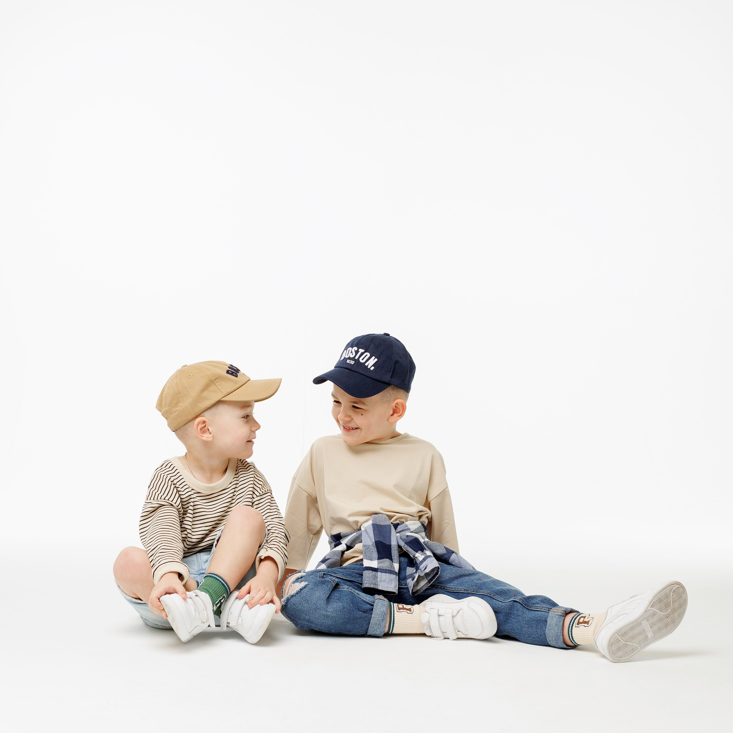 Бейсболки и панамы на модели