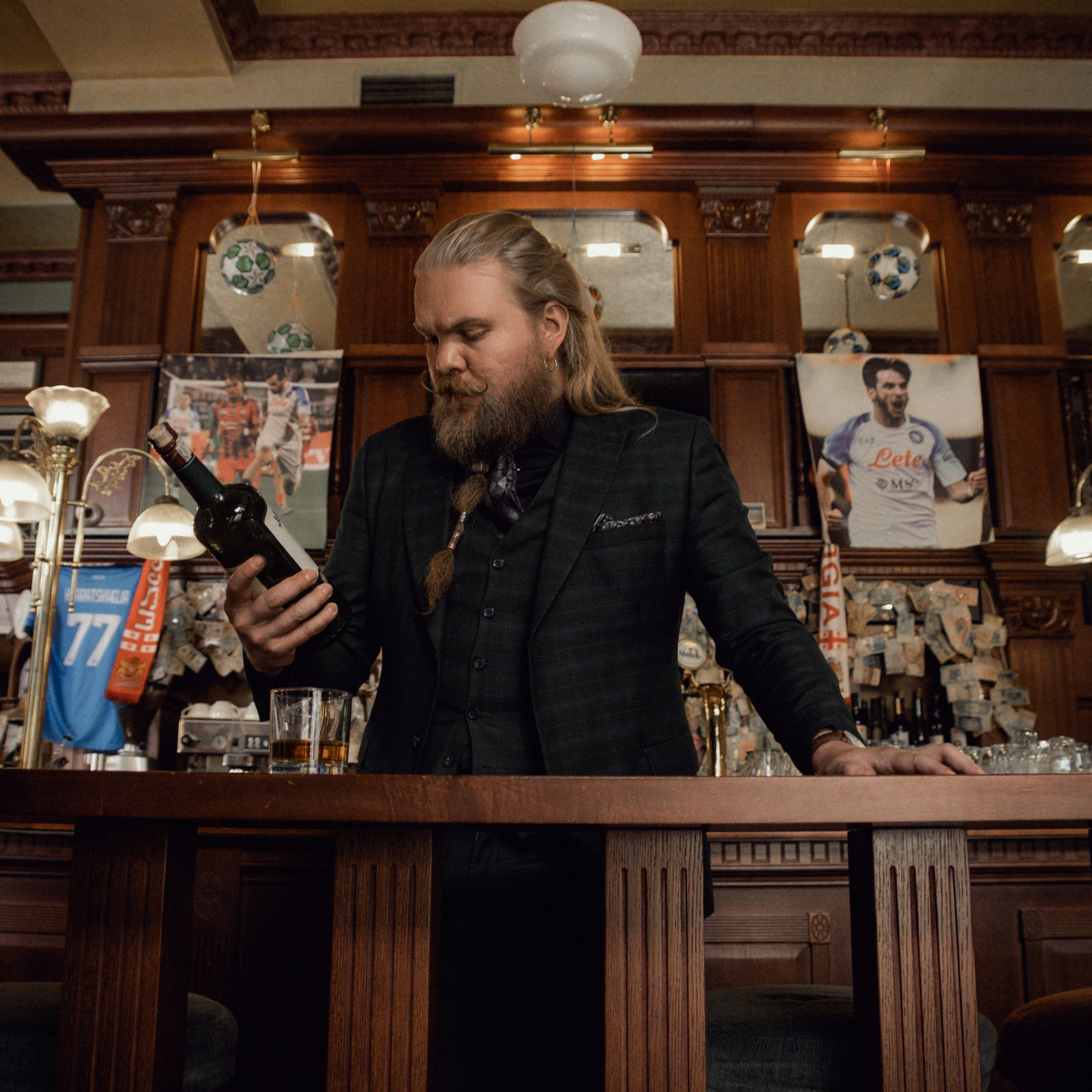 Иван. Фотосессия в баре