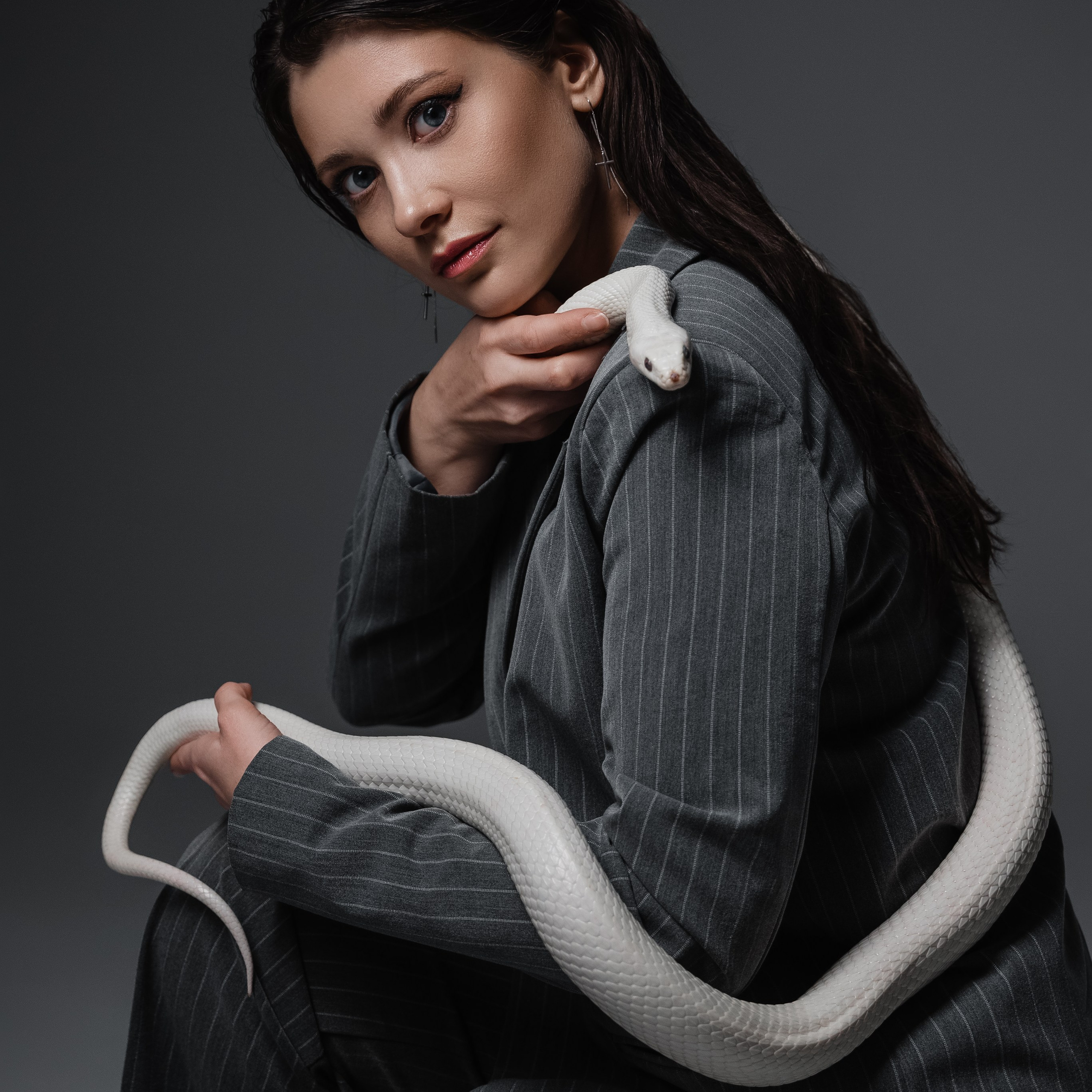 Виктория со змеёй