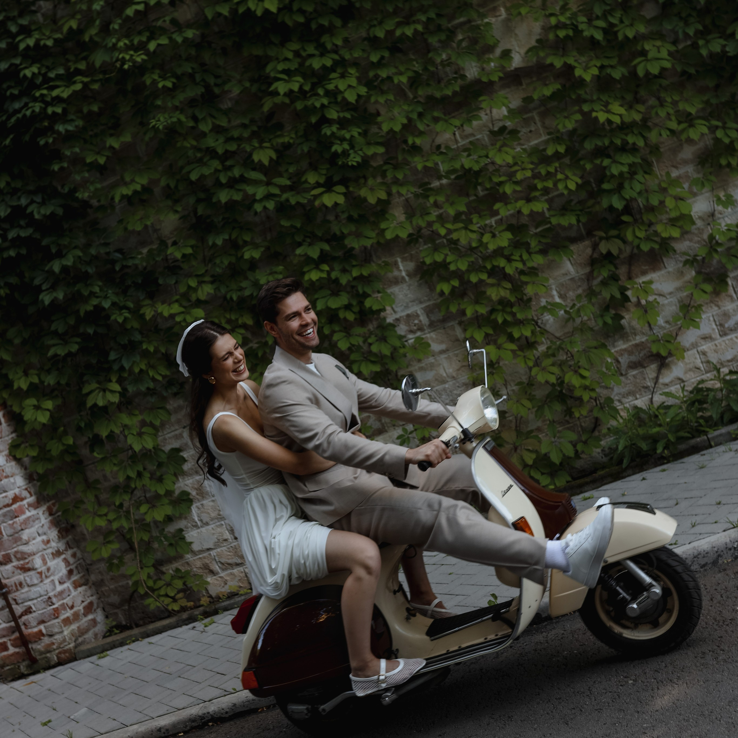 Крис и София