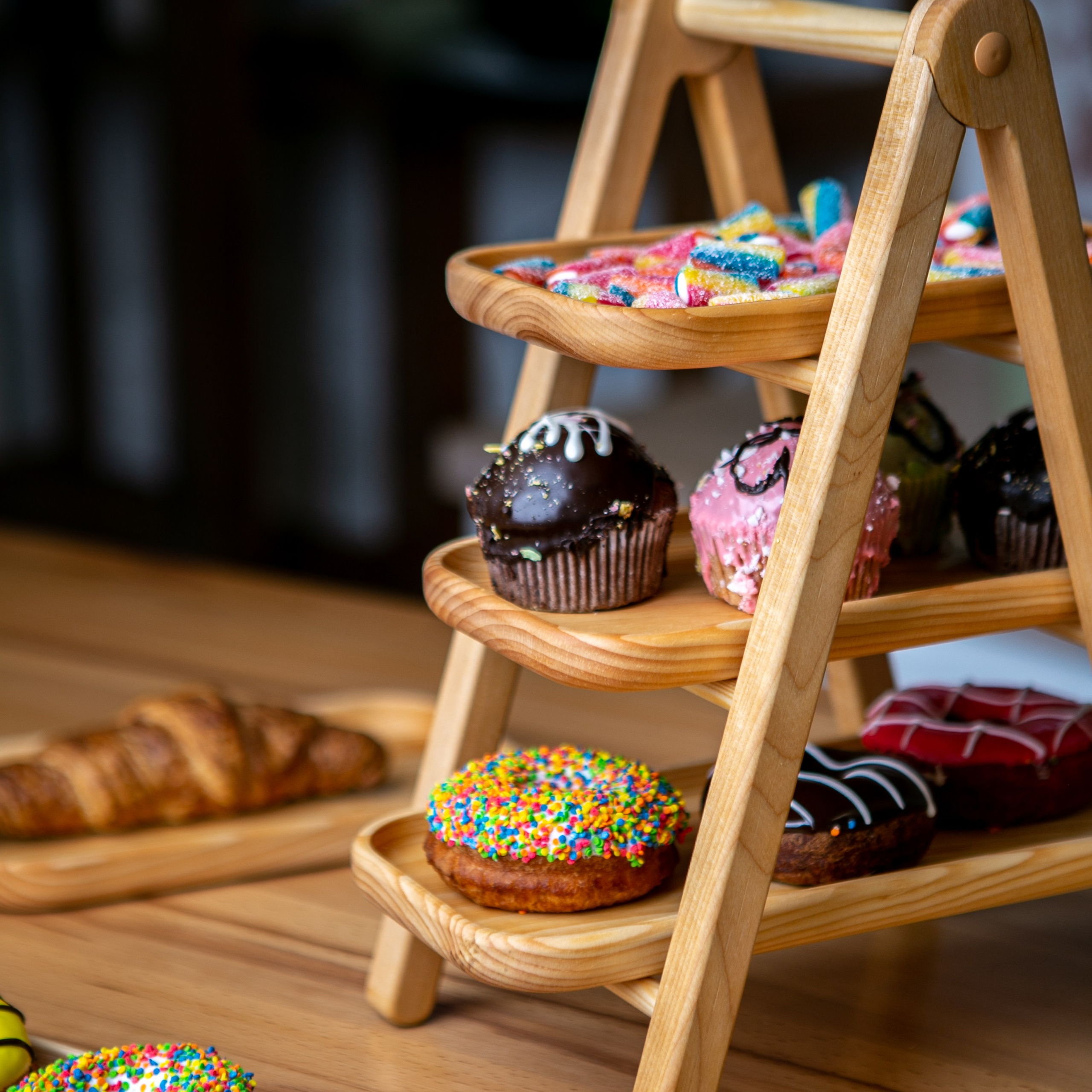 Подносы и этажерки