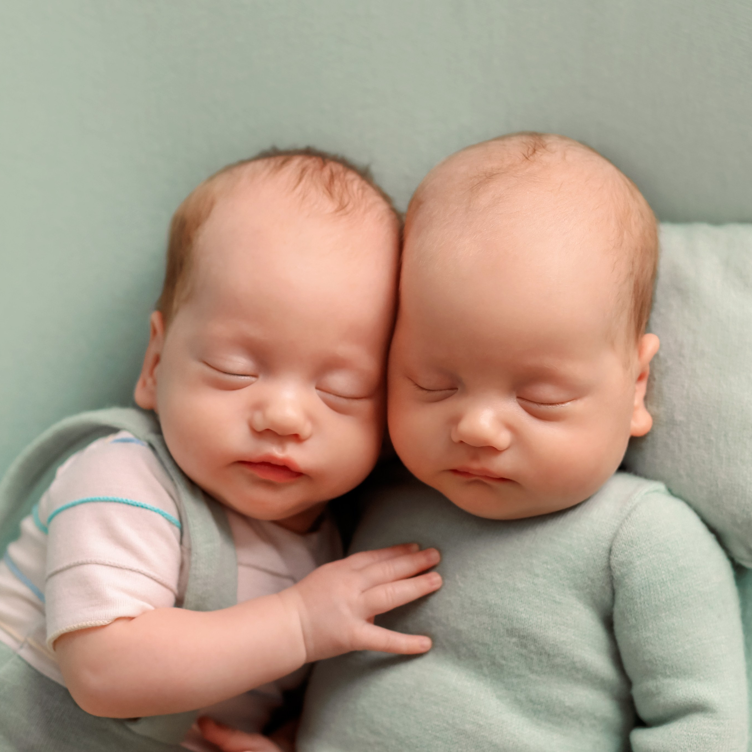 Артем и Дмитрий 1 месяц 1 день