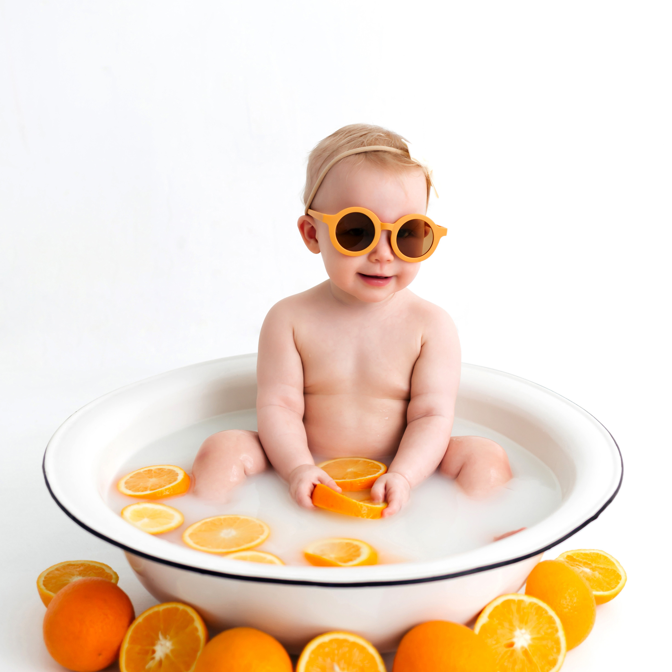 Веселое купание Лизоньки!