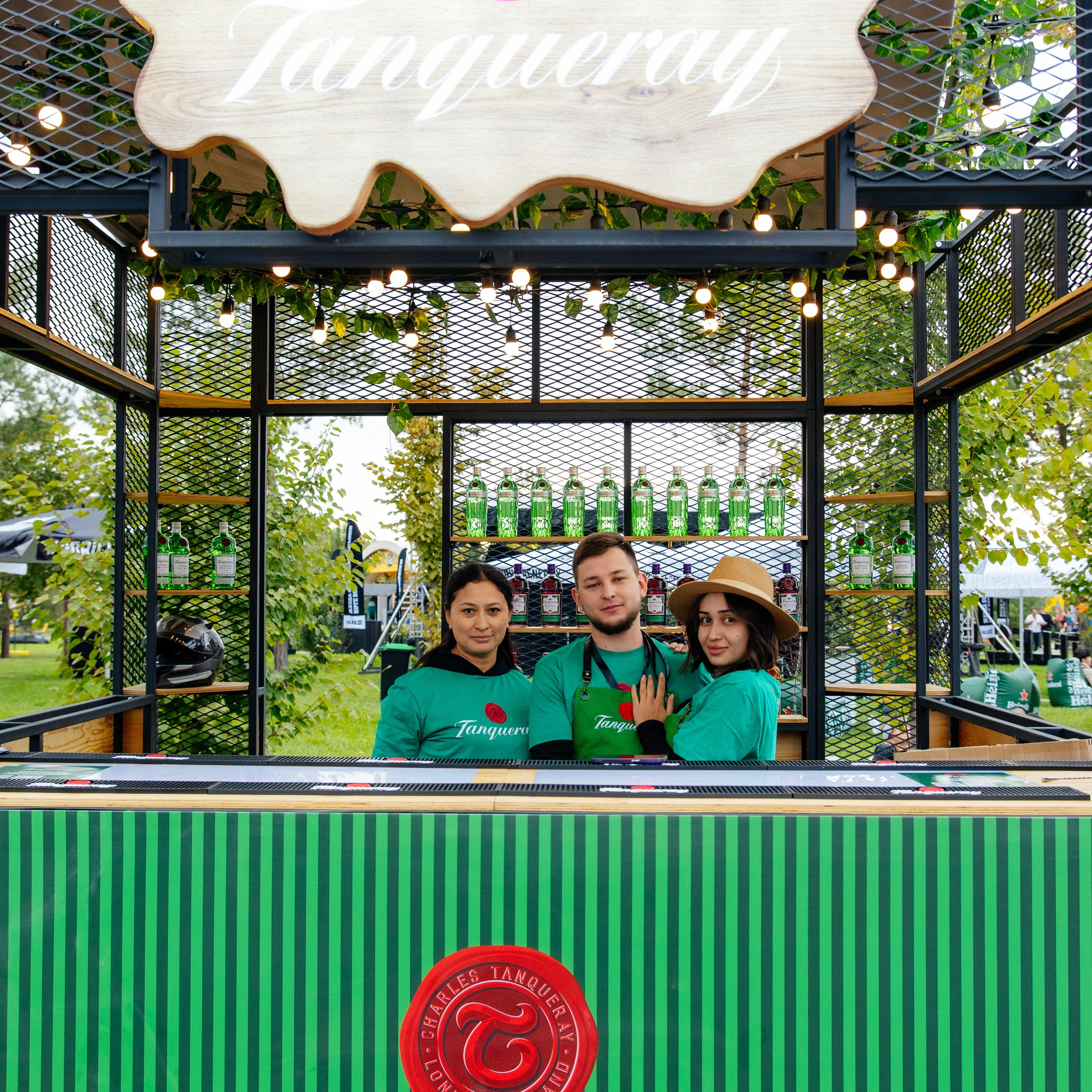 YANDEX PARK. JOHNNIE WALKER — CHINCHIN — SMIRNOFF — TANQUERAY