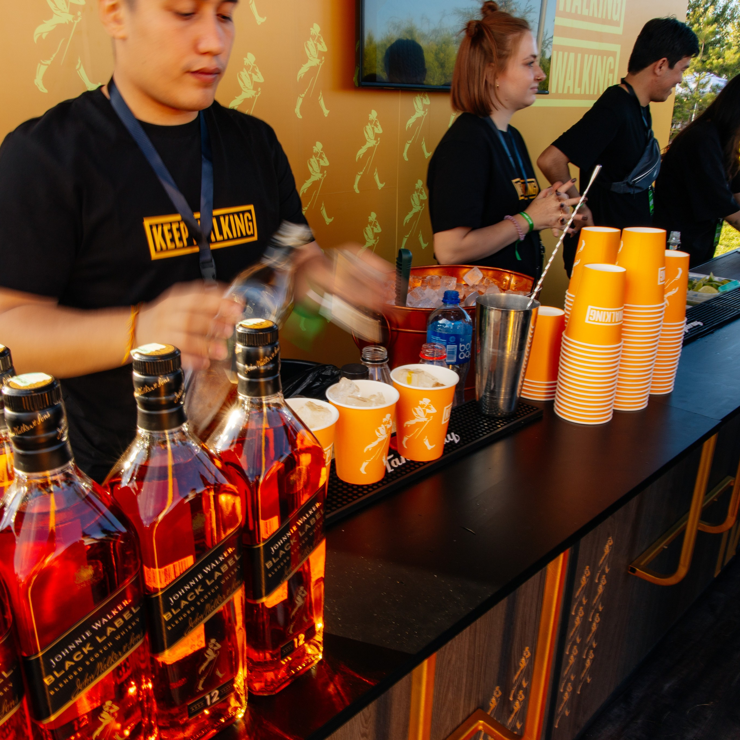 YANDEX PARK. JOHNNIE WALKER — CHINCHIN — SMIRNOFF — TANQUERAY