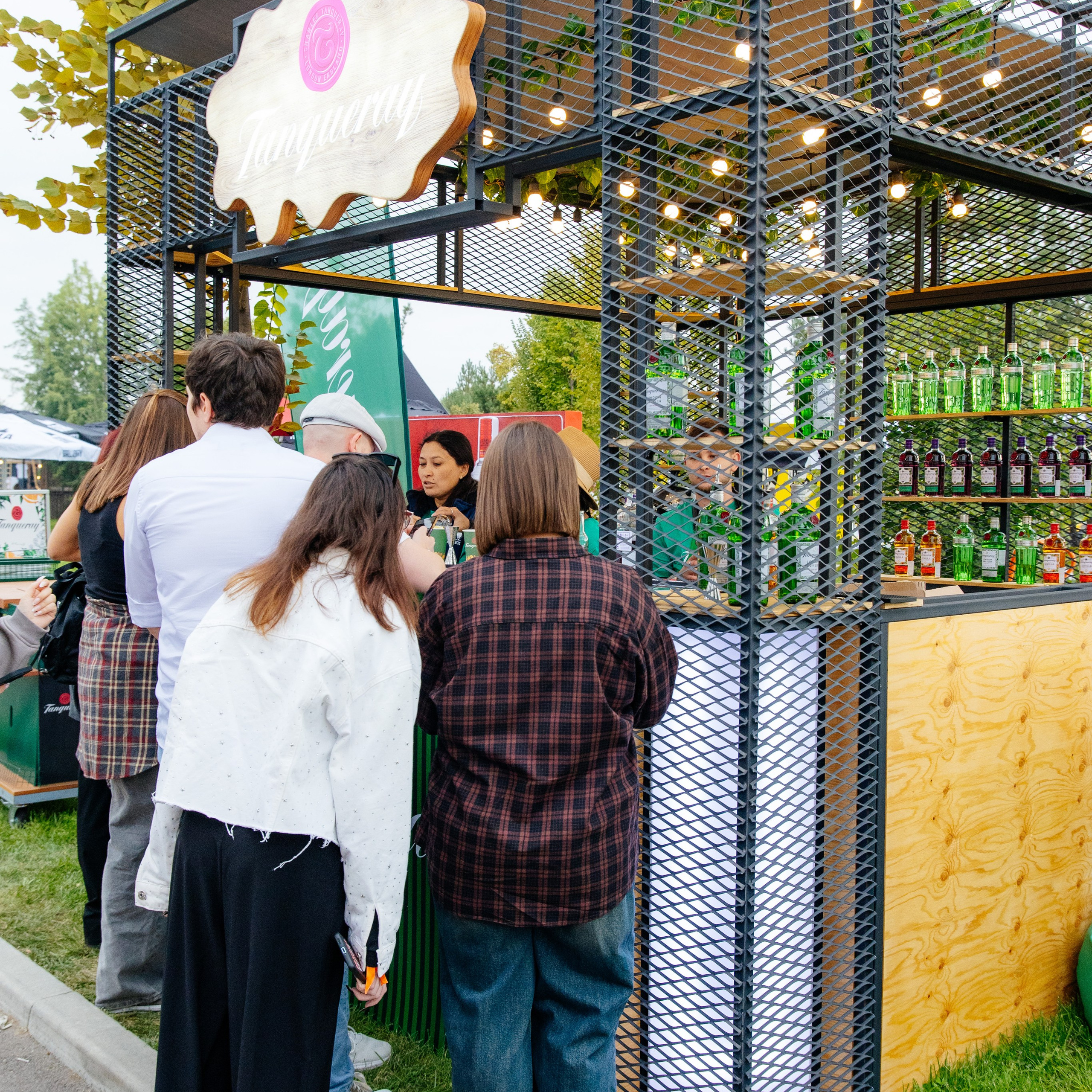 YANDEX PARK. JOHNNIE WALKER — CHINCHIN — SMIRNOFF — TANQUERAY