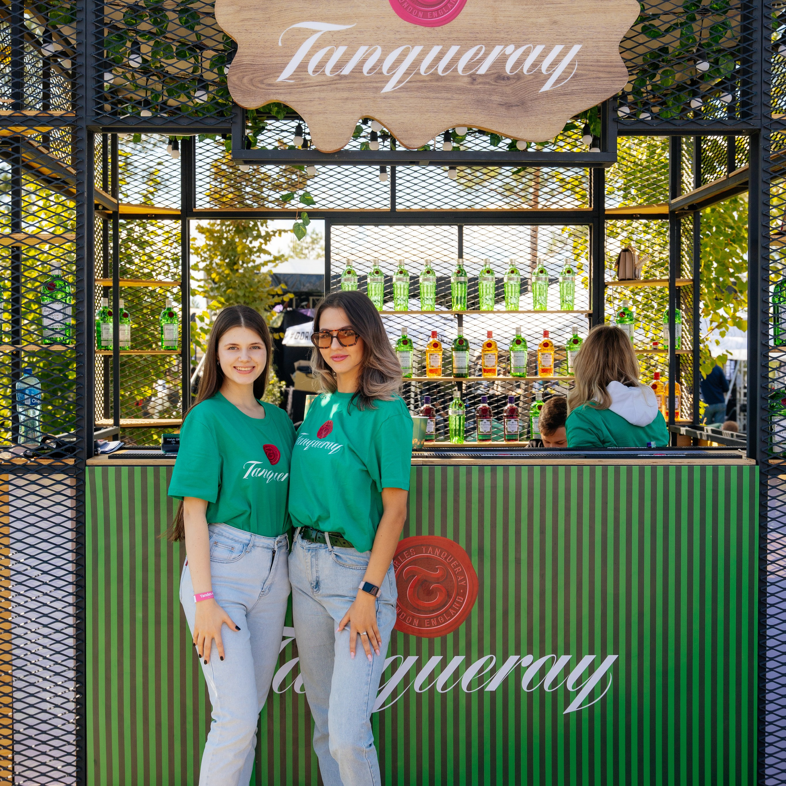 YANDEX PARK. JOHNNIE WALKER — CHINCHIN — SMIRNOFF — TANQUERAY