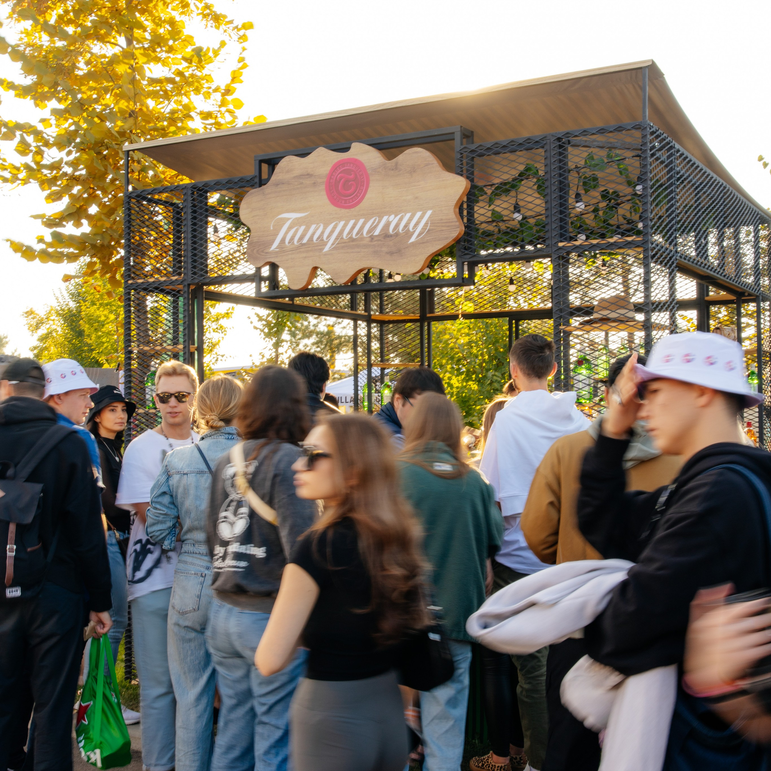 YANDEX PARK. JOHNNIE WALKER — CHINCHIN — SMIRNOFF — TANQUERAY