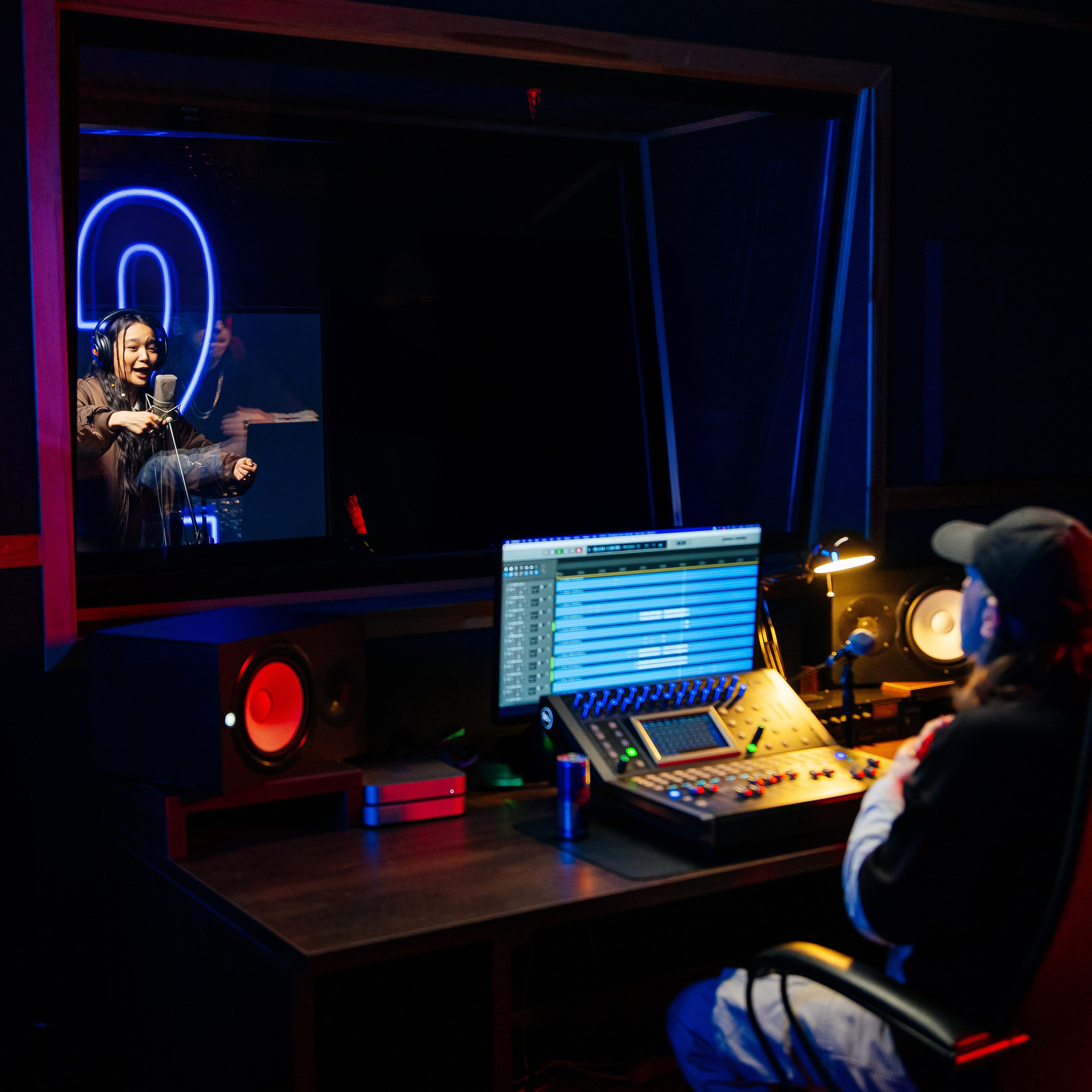 Red Bull 64 Bars Ния Hiro Truwer