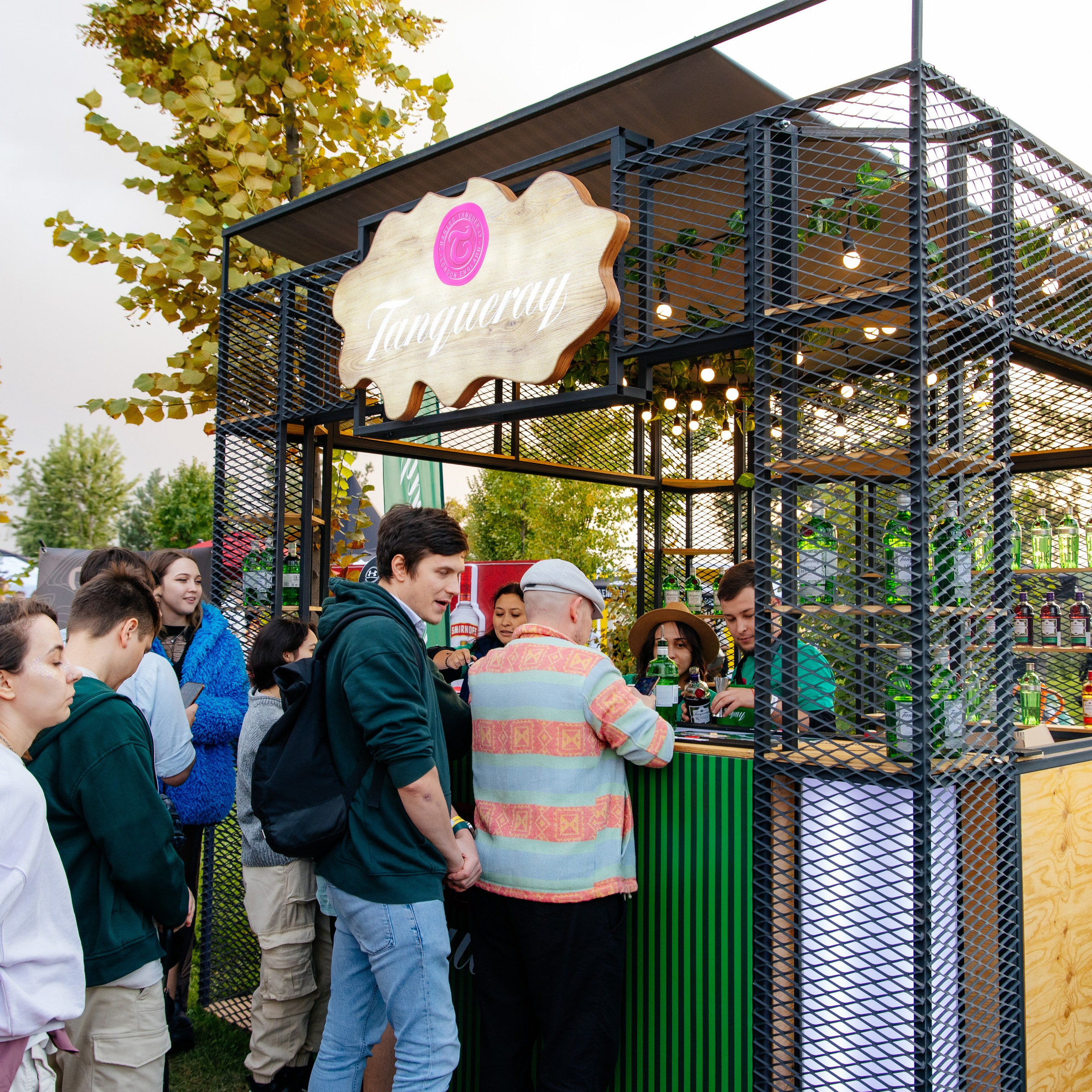 YANDEX PARK. JOHNNIE WALKER — CHINCHIN — SMIRNOFF — TANQUERAY