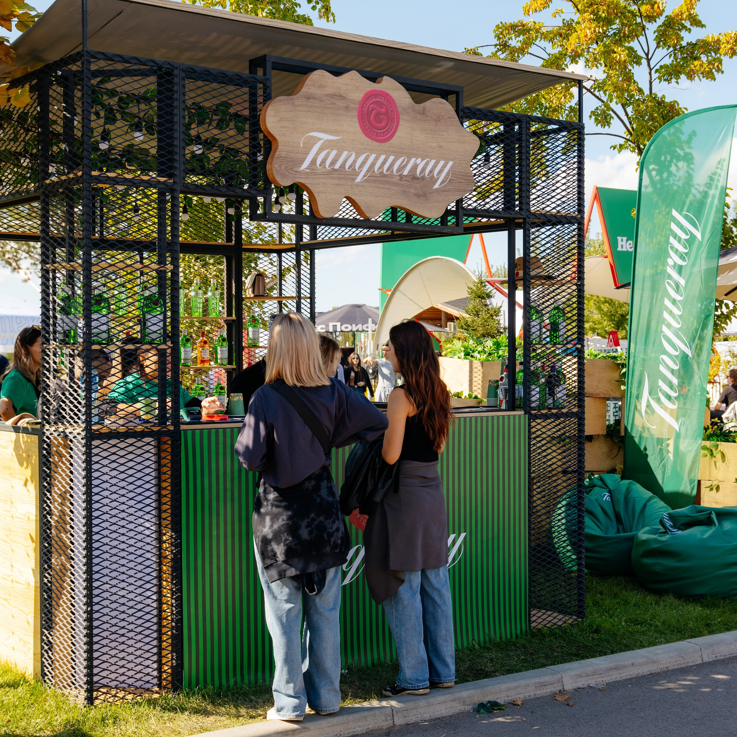 YANDEX PARK. JOHNNIE WALKER — CHINCHIN — SMIRNOFF — TANQUERAY