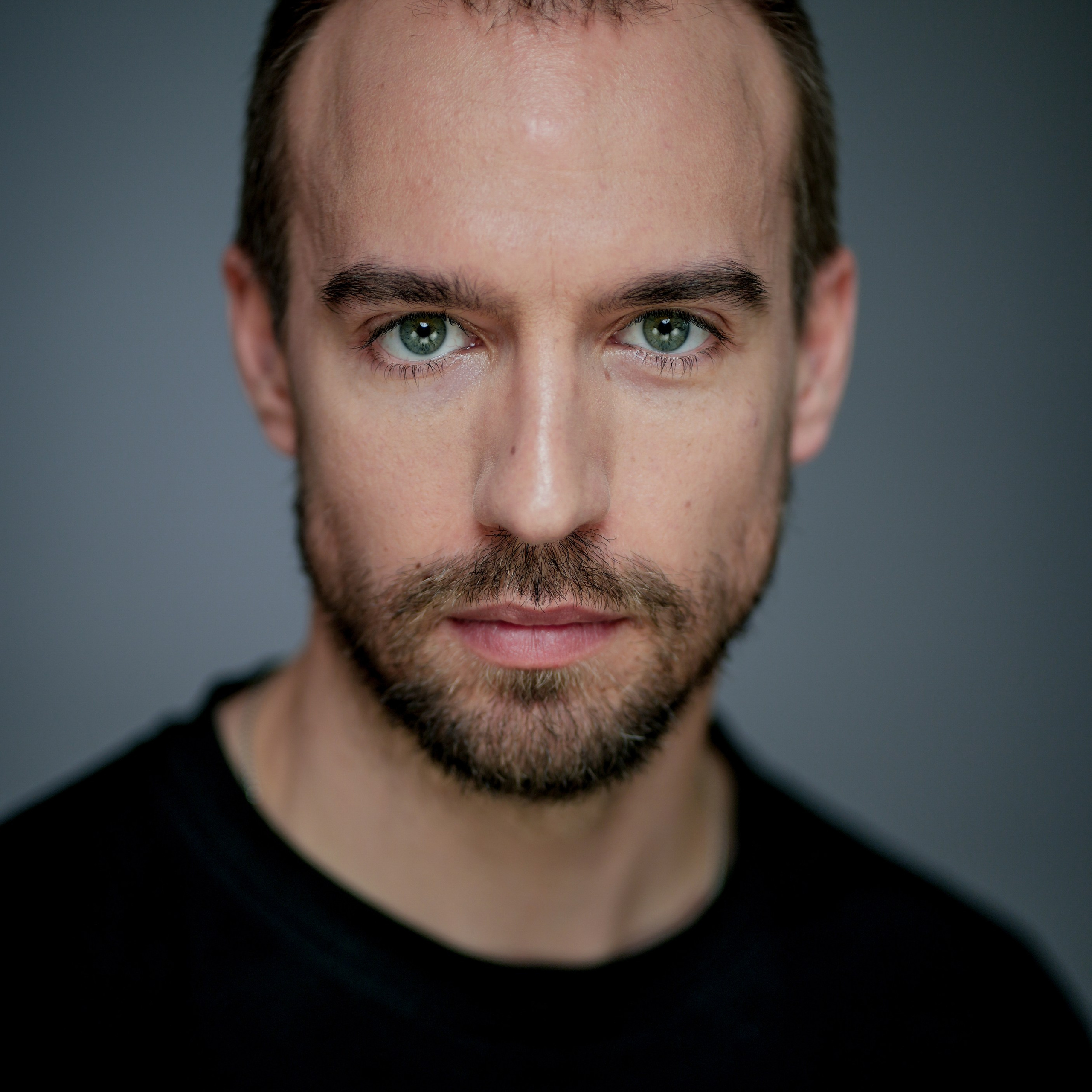 Пётр Романов (базовое актёрское портфолио)