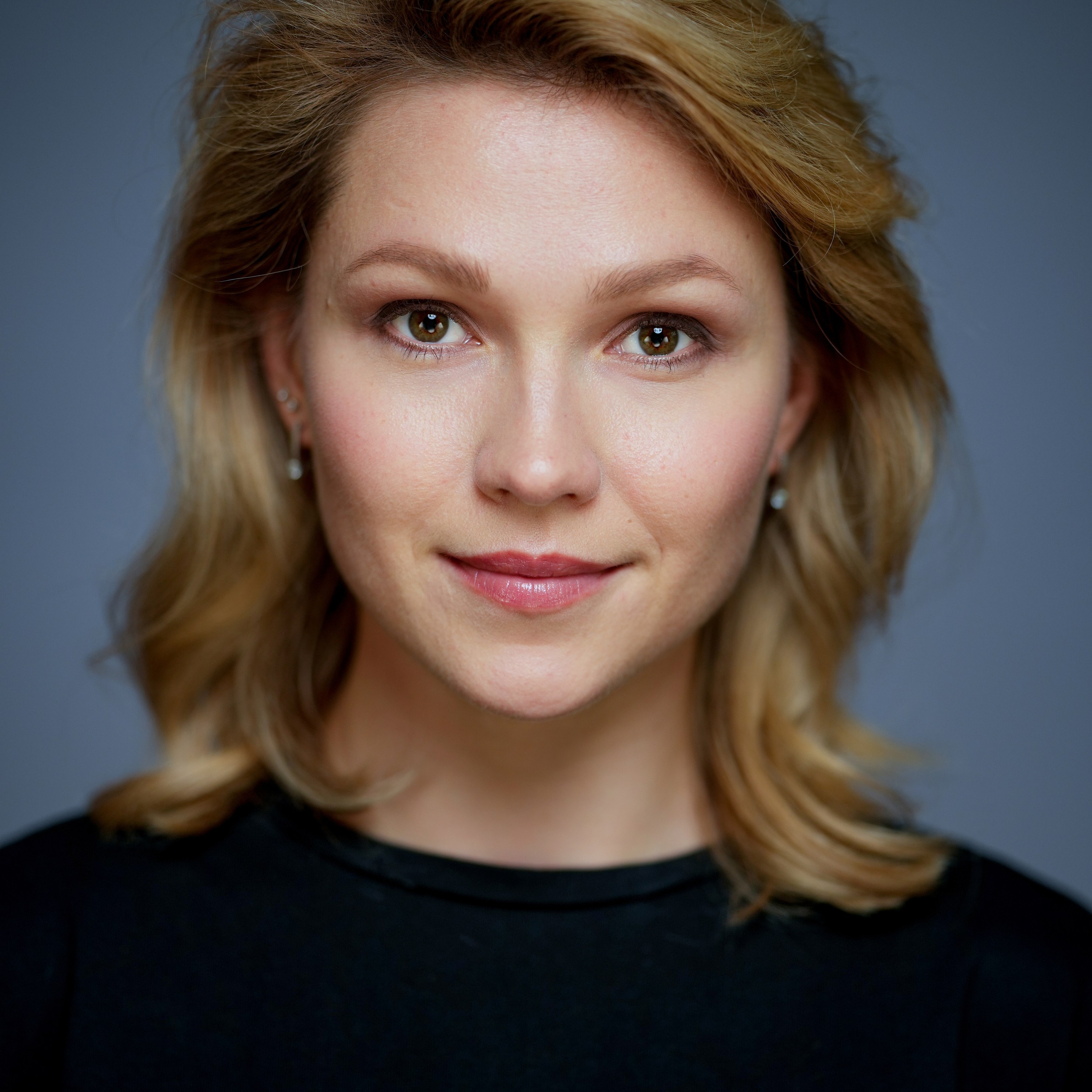 Елена Алферова (базовое актёрское портфолио)