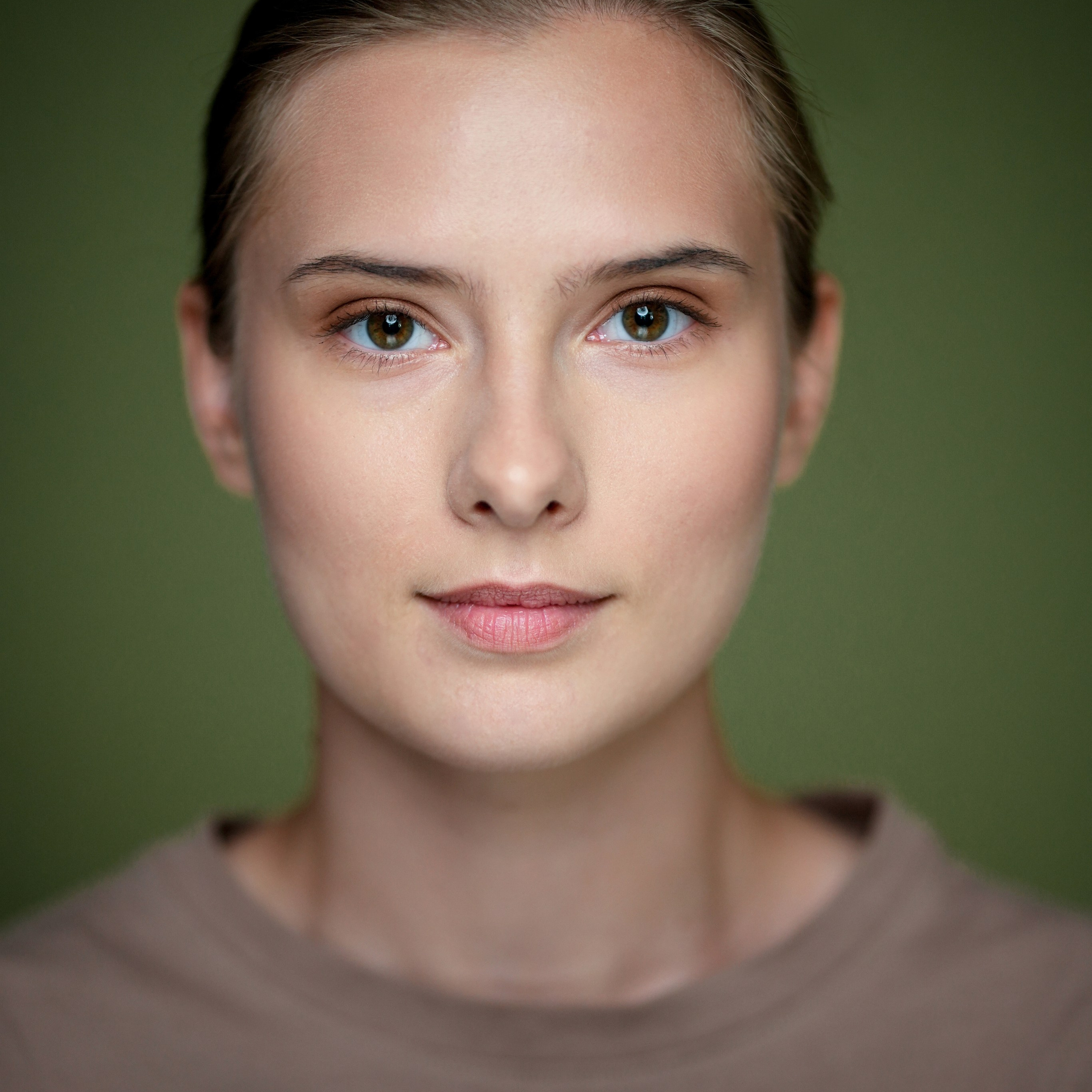 Юлиана Высоцкая (базовое актёрское портфолио)