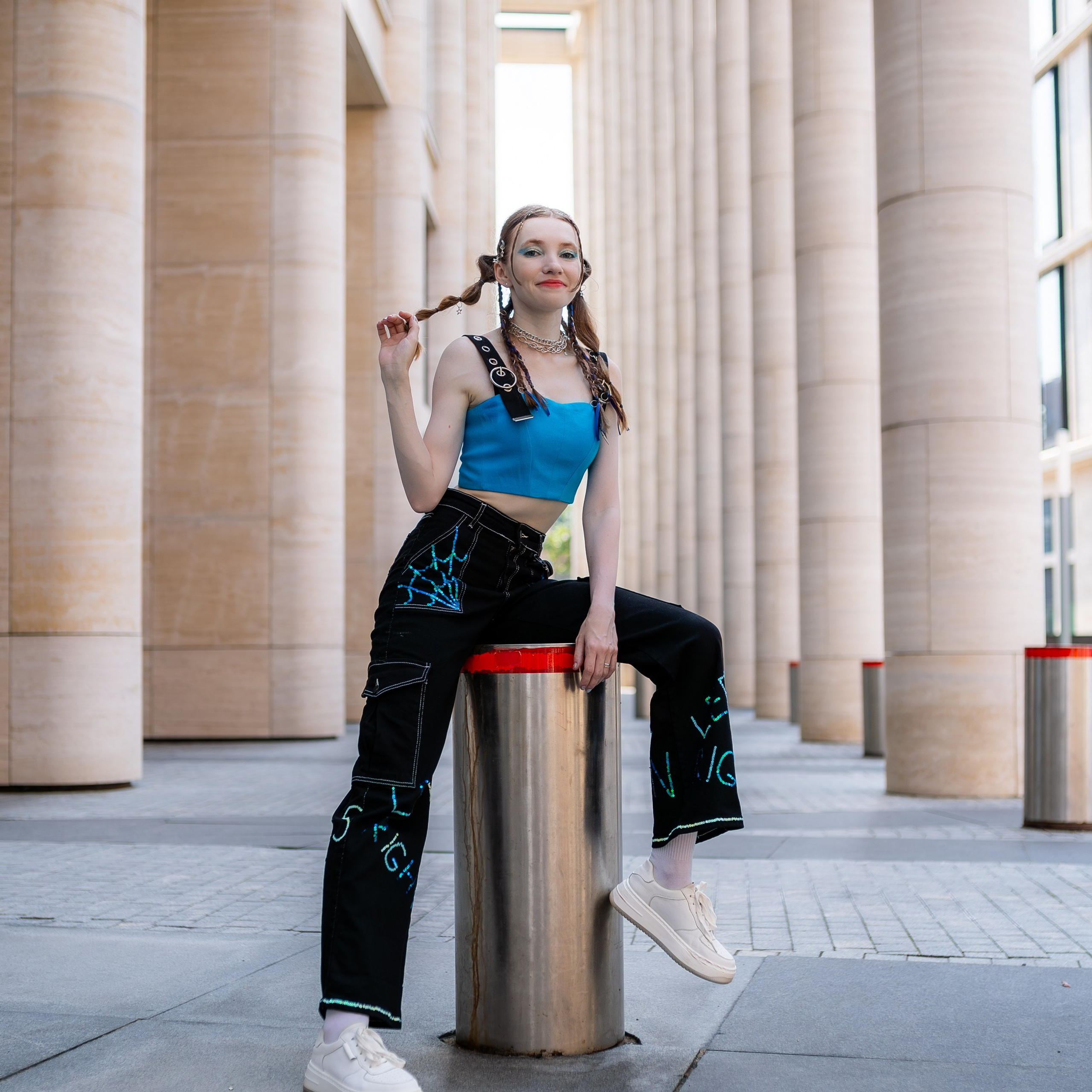 Аня и Даша. Невская ратуша