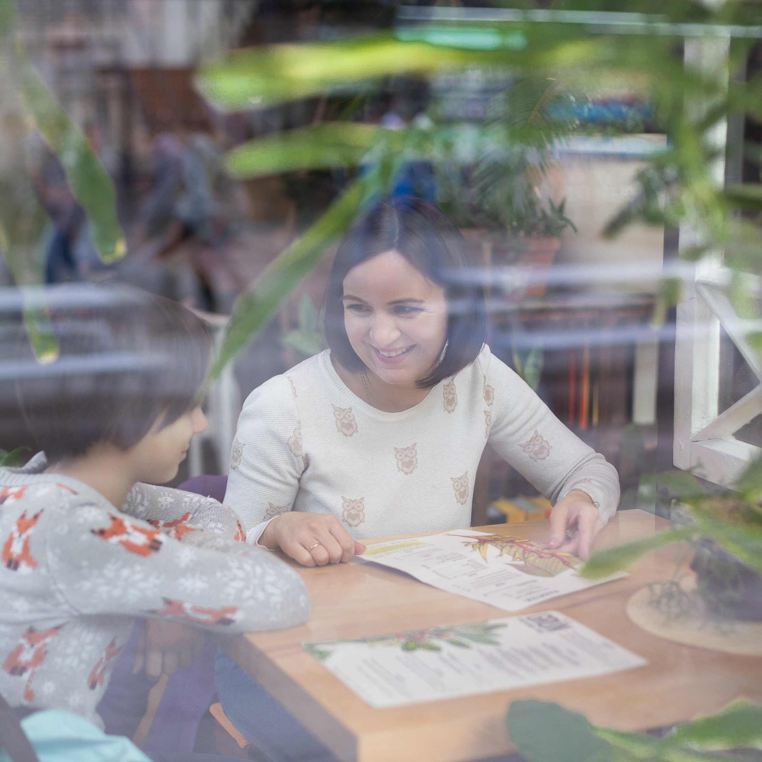 С мамой в магазине и кафе